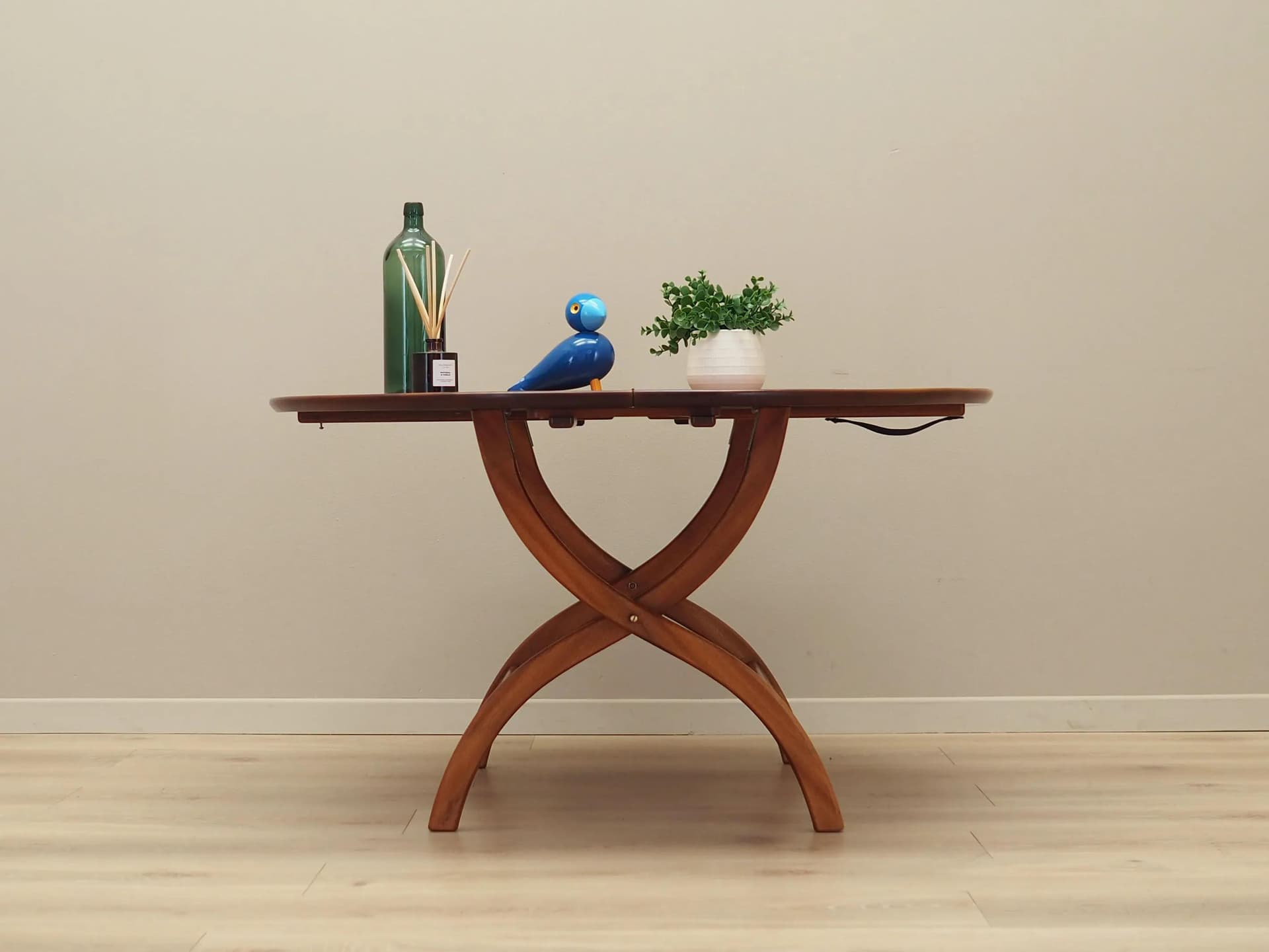 Round table, dark brown mahogany, Denmark, 1970s - 41081