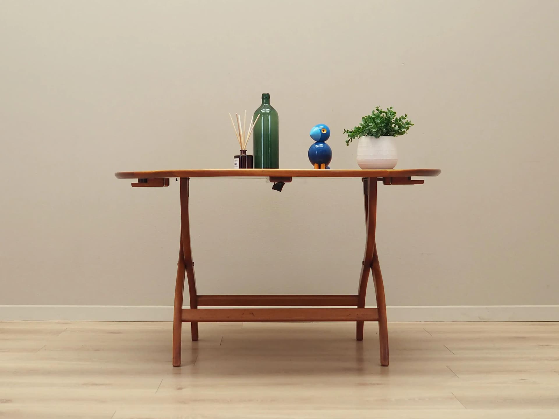 Round table, dark brown mahogany, Denmark, 1970s - 41080