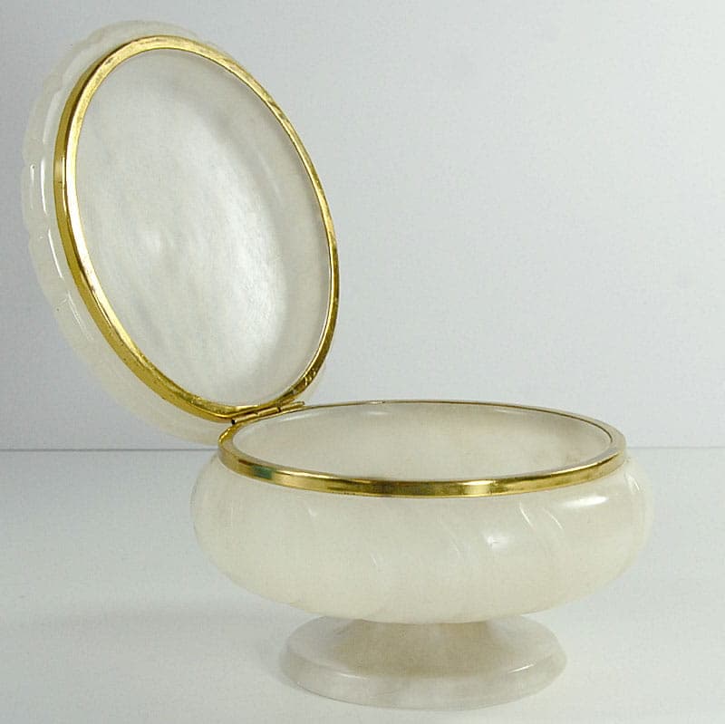 Container, alabaster ivory white, Italy, 1960s. - 41840