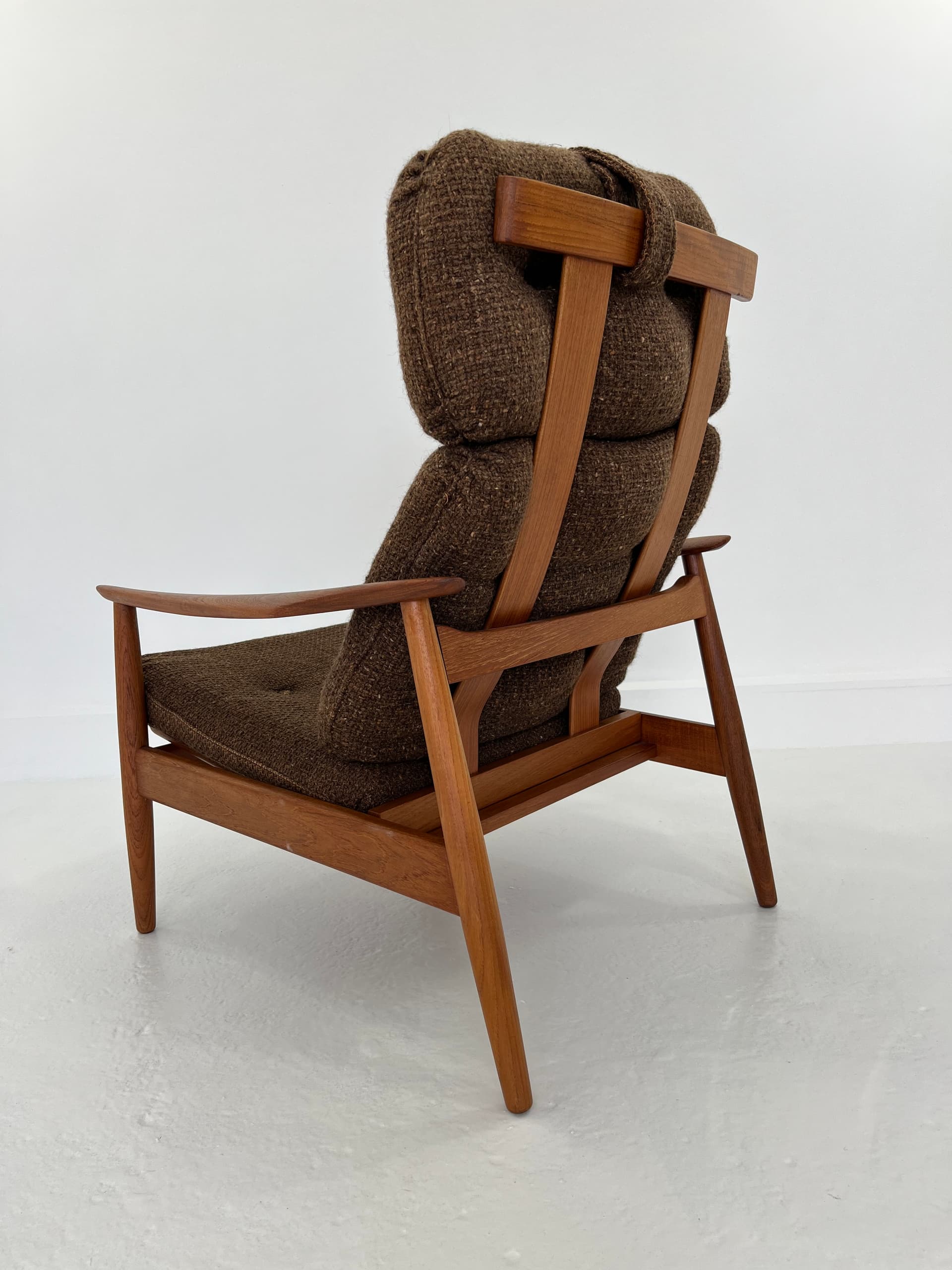 Fotel z podnóżkiem FD-164, wełna brązowy ciemny, teak, proj. A. Vodder, Cado, Dania, lata 70. - 40856