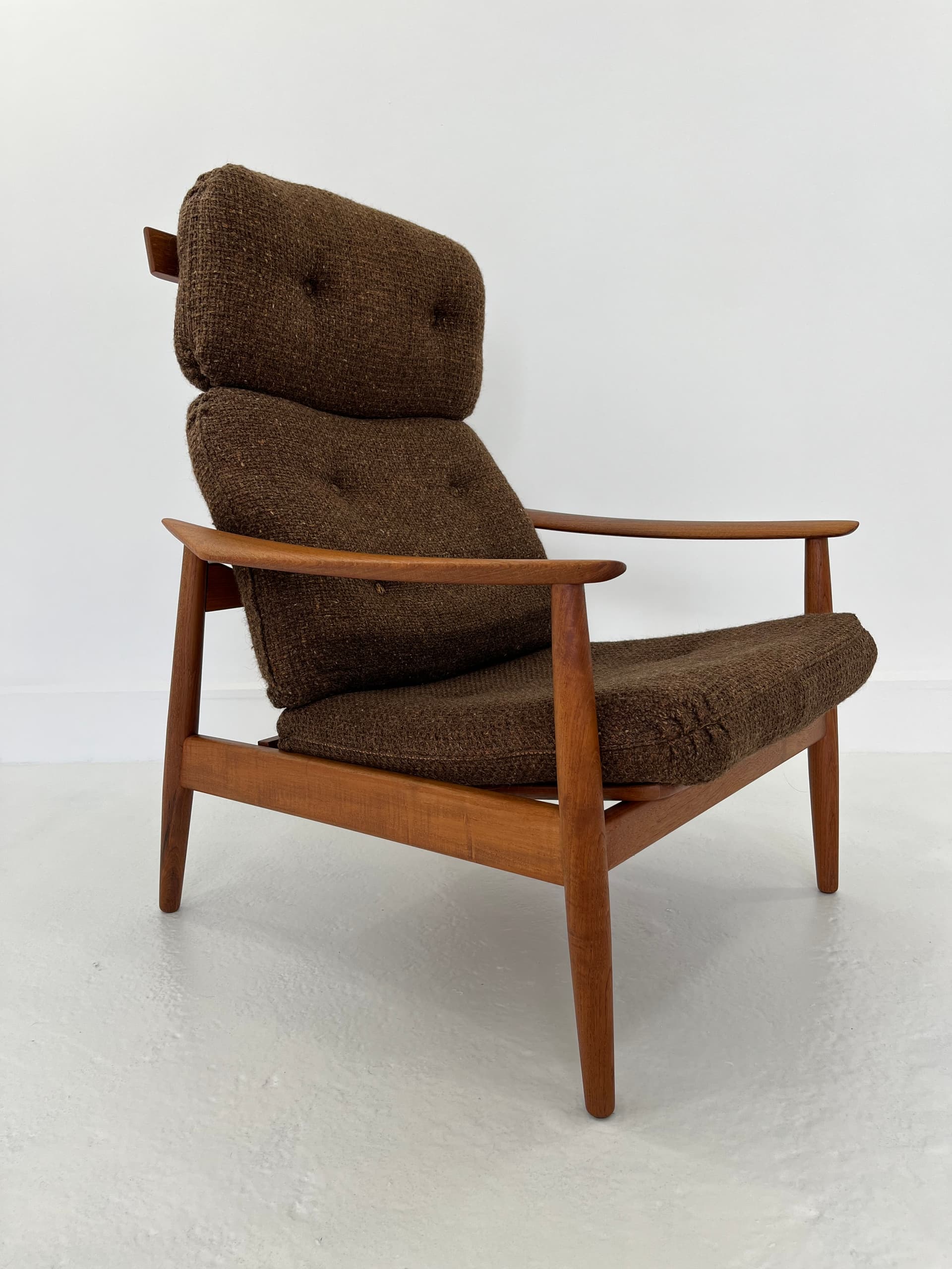 Fotel z podnóżkiem FD-164, wełna brązowy ciemny, teak, proj. A. Vodder, Cado, Dania, lata 70. - 40858