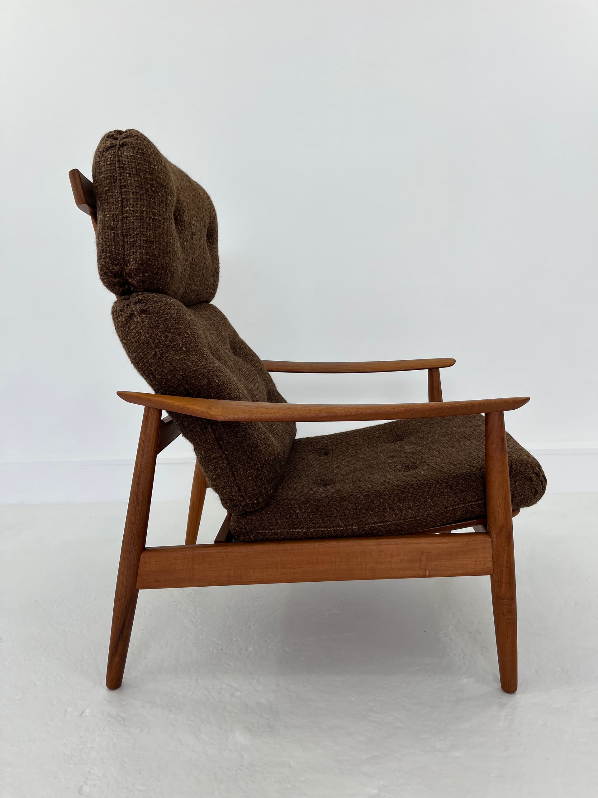 Fotel z podnóżkiem FD-164, wełna brązowy ciemny, teak, proj. A. Vodder, Cado, Dania, lata 70. - 40854