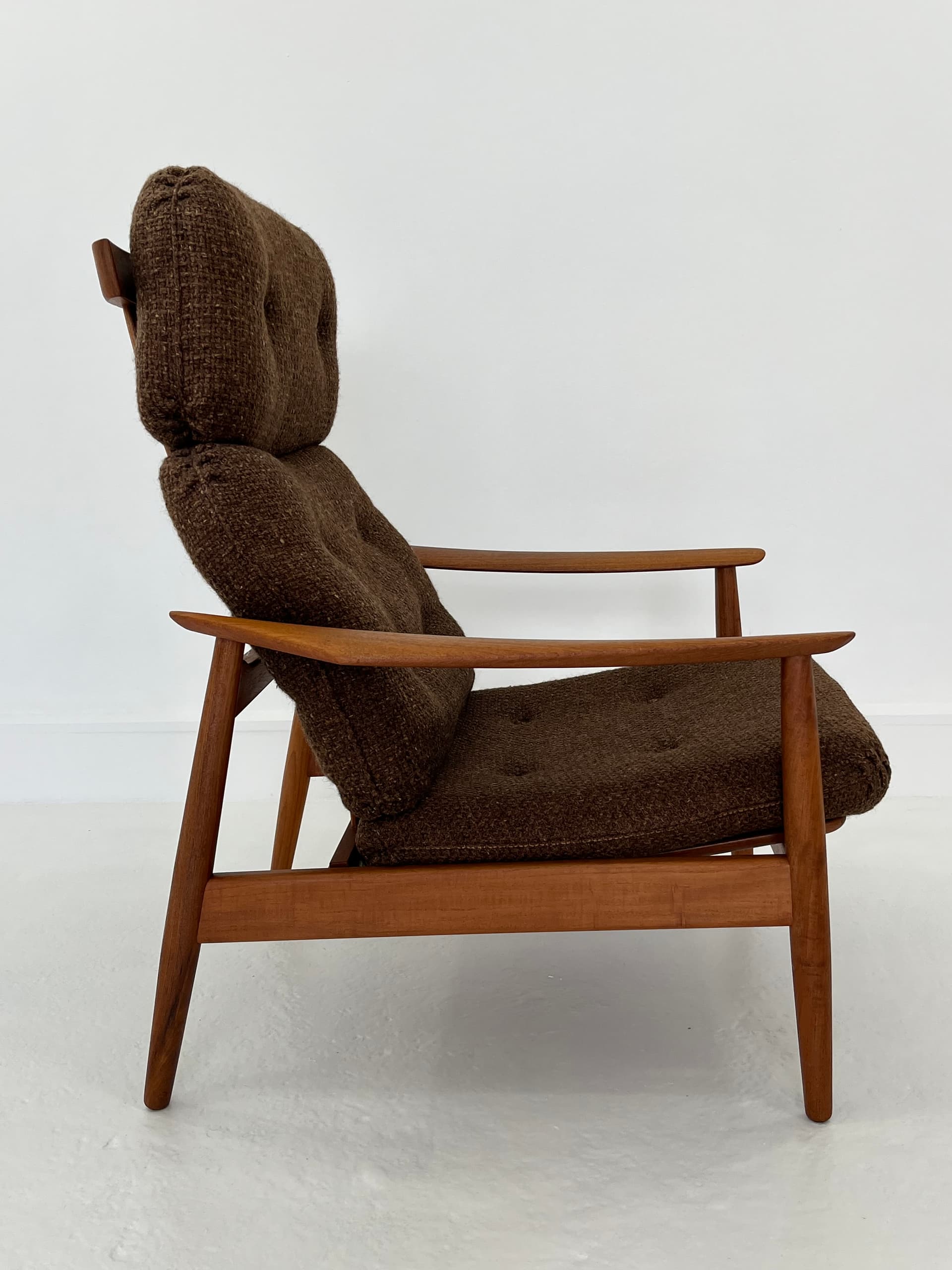 Fotel z podnóżkiem FD-164, wełna brązowy ciemny, teak, proj. A. Vodder, Cado, Dania, lata 70. - 40852