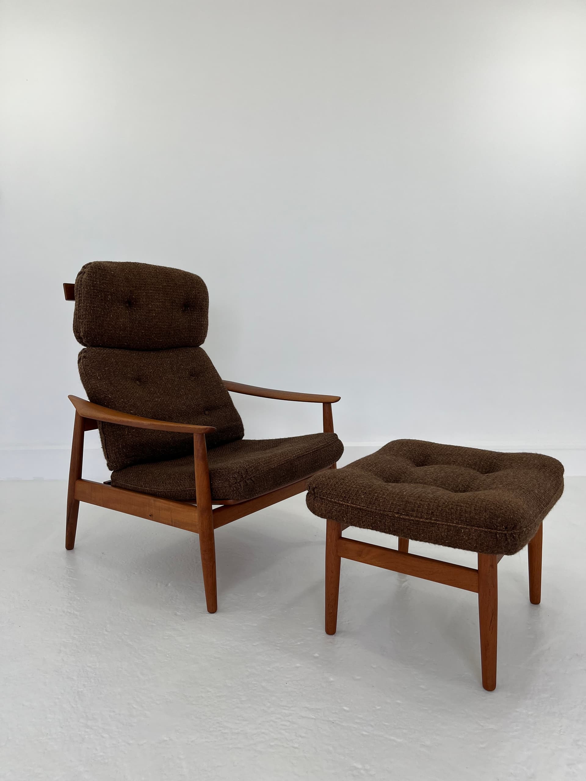 Fotel z podnóżkiem FD-164, wełna brązowy ciemny, teak, proj. A. Vodder, Cado, Dania, lata 70. - 40848