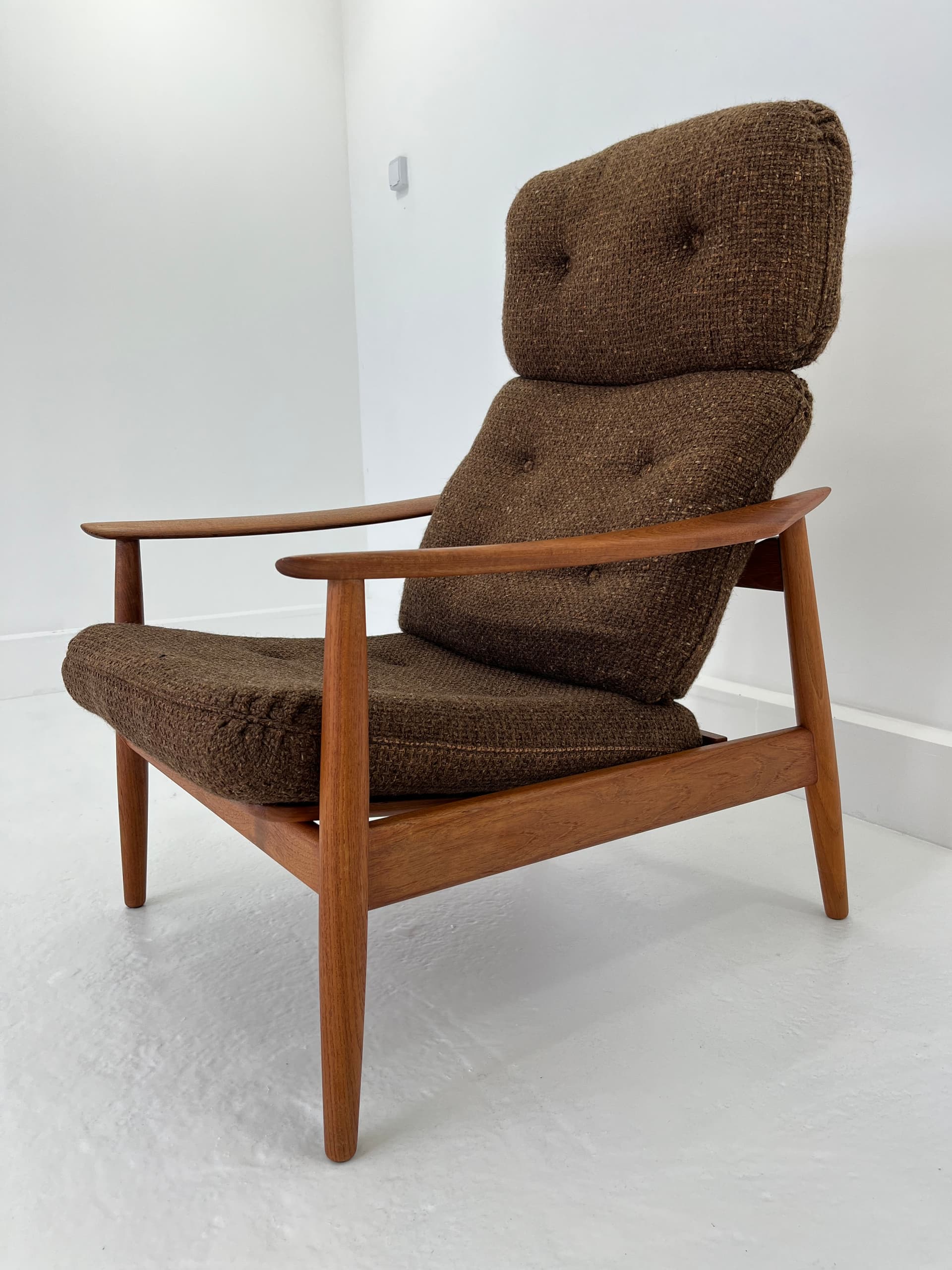 Fotel z podnóżkiem FD-164, wełna brązowy ciemny, teak, proj. A. Vodder, Cado, Dania, lata 70. - 40857