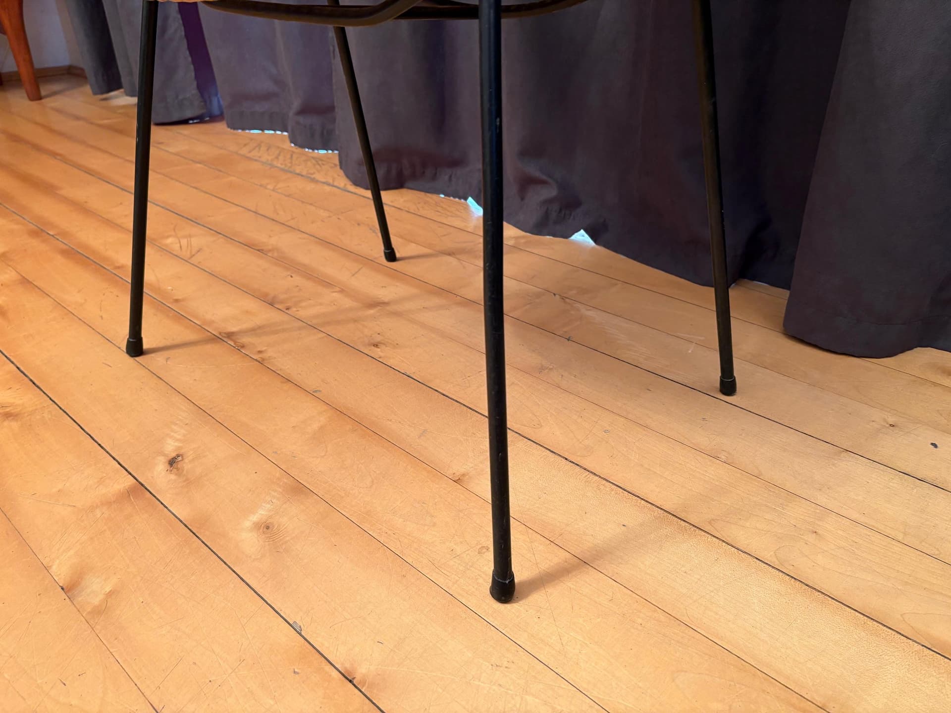 Krzesło z podłokietnikami, rattan brązowy, stal czarna, proj. G. F. Legler, Włochy, lata 50. - 79911