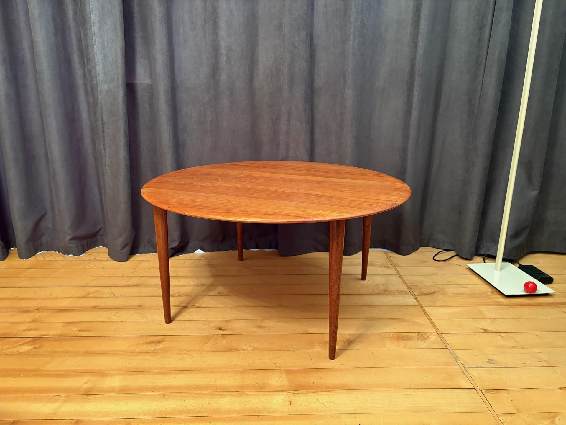Coffee table, light brown teak, by P. Hvidt & O. Mølgaard-Nielsen, France & Son, Denmark, 1960s. - 79888