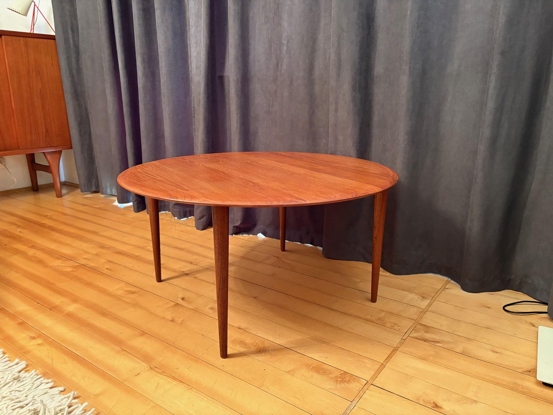 Coffee table, light brown teak, by P. Hvidt & O. Mølgaard-Nielsen, France & Son, Denmark, 1960s. - 79889