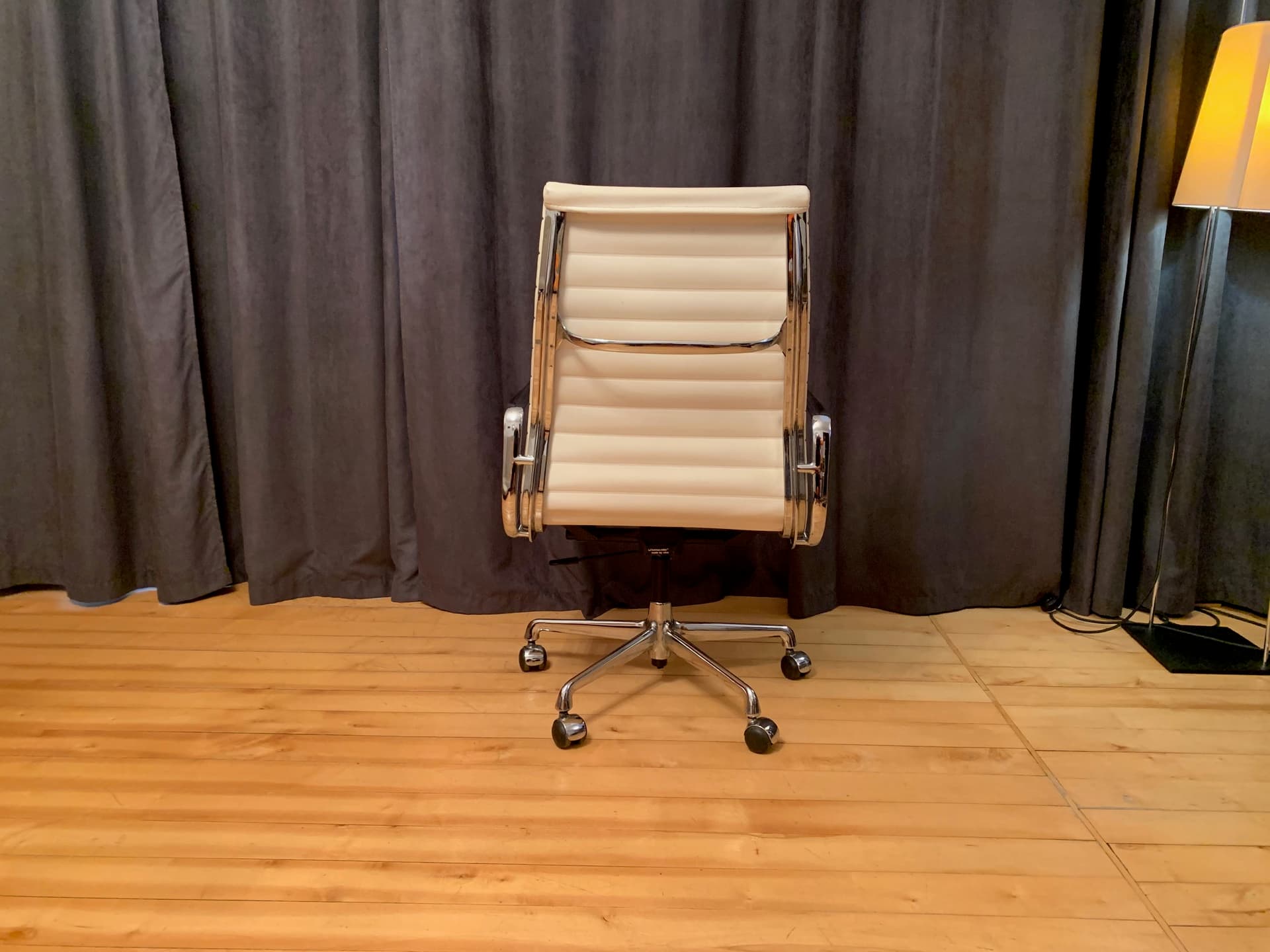 Swivel Chair EA 119, beige leather, chrome steel, by C. & R. Eames, Herman Miller, USA, 1970s. - 40985