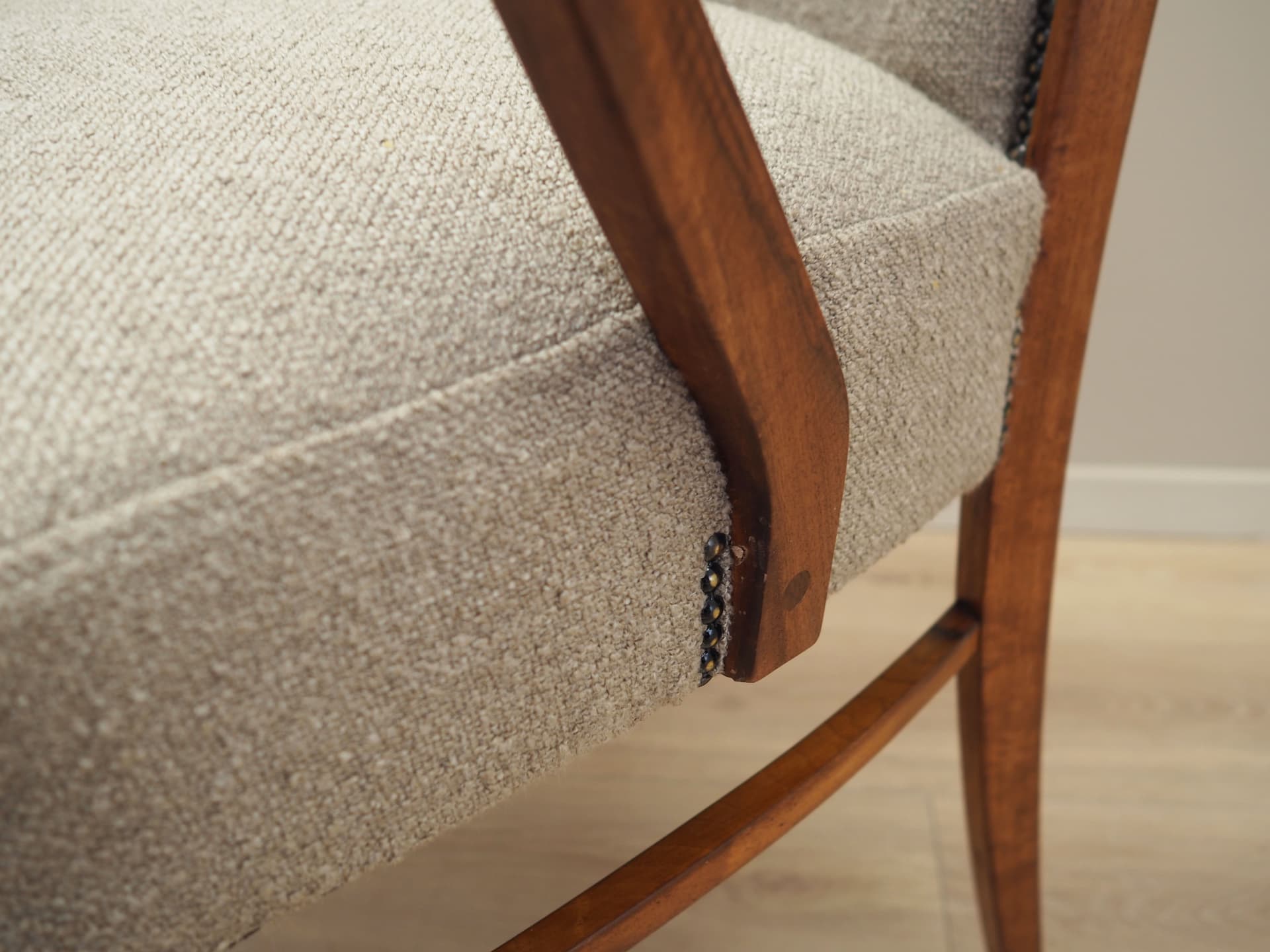 Krzesło, mid-century modern, orzech brązowy, boucle beżowy, Dania, lata 70. - 51006