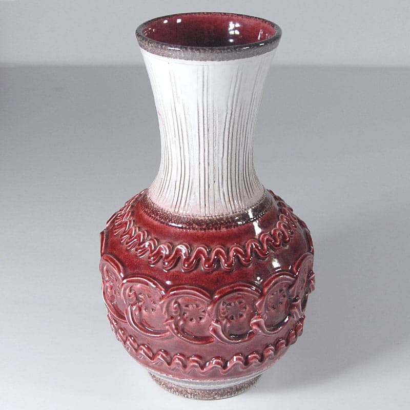 Vase Nuovo Rinascimento, maroon ceramics, Italy, 1960s. - 41695