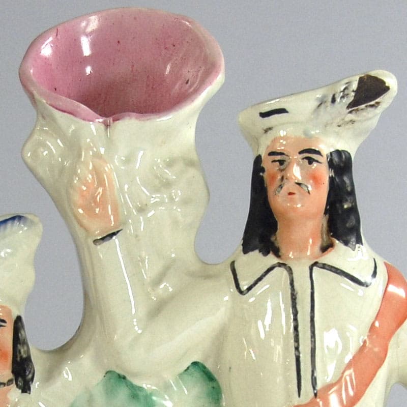 Wazon kominkowy Robin Hood i Mały John, ceramika ivory white, Staffordshire, Anglia, początek XX w. - 41649