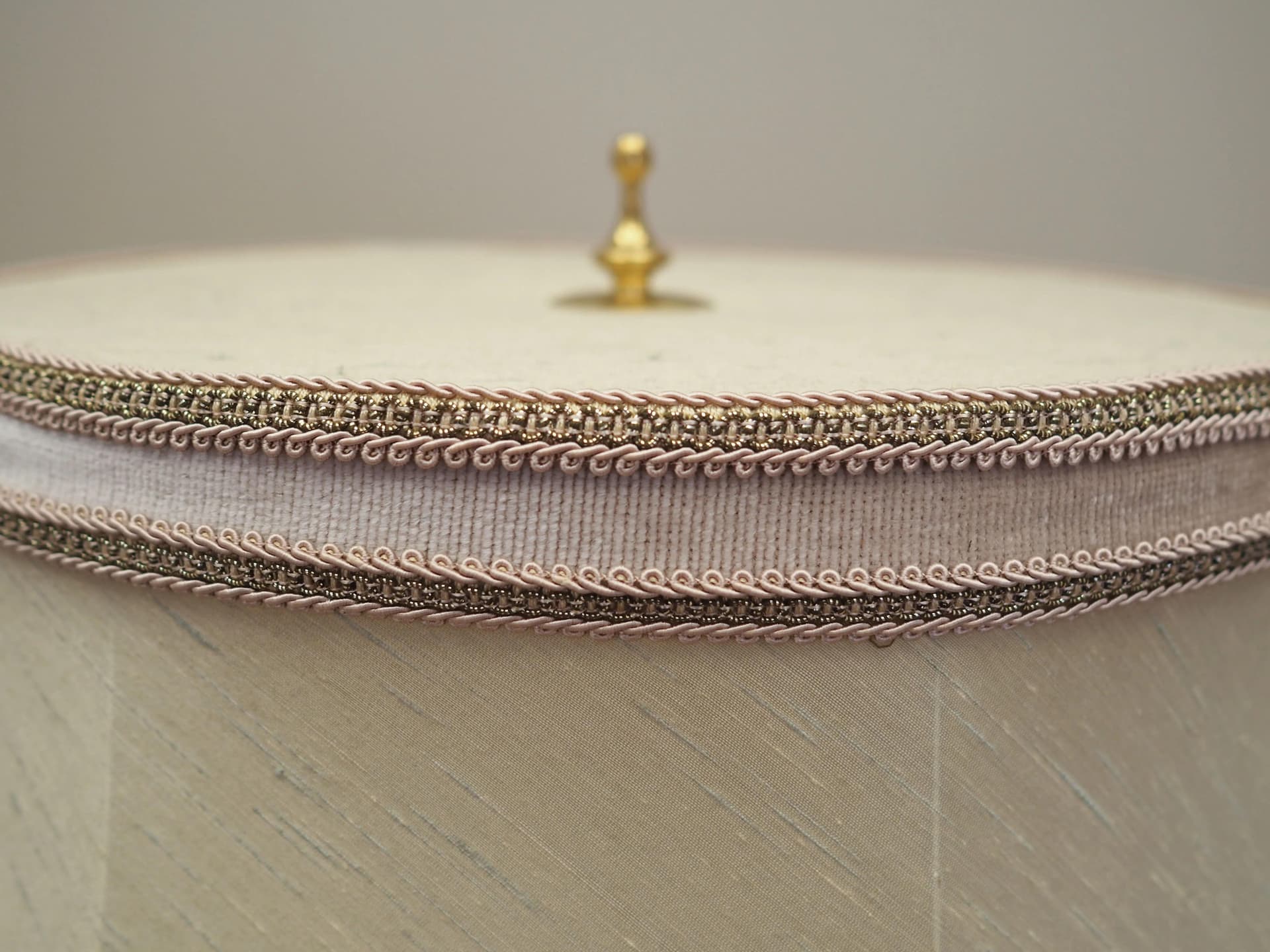 Lampa podłogowa, złoty metal, Dania, lata 70. - 42767