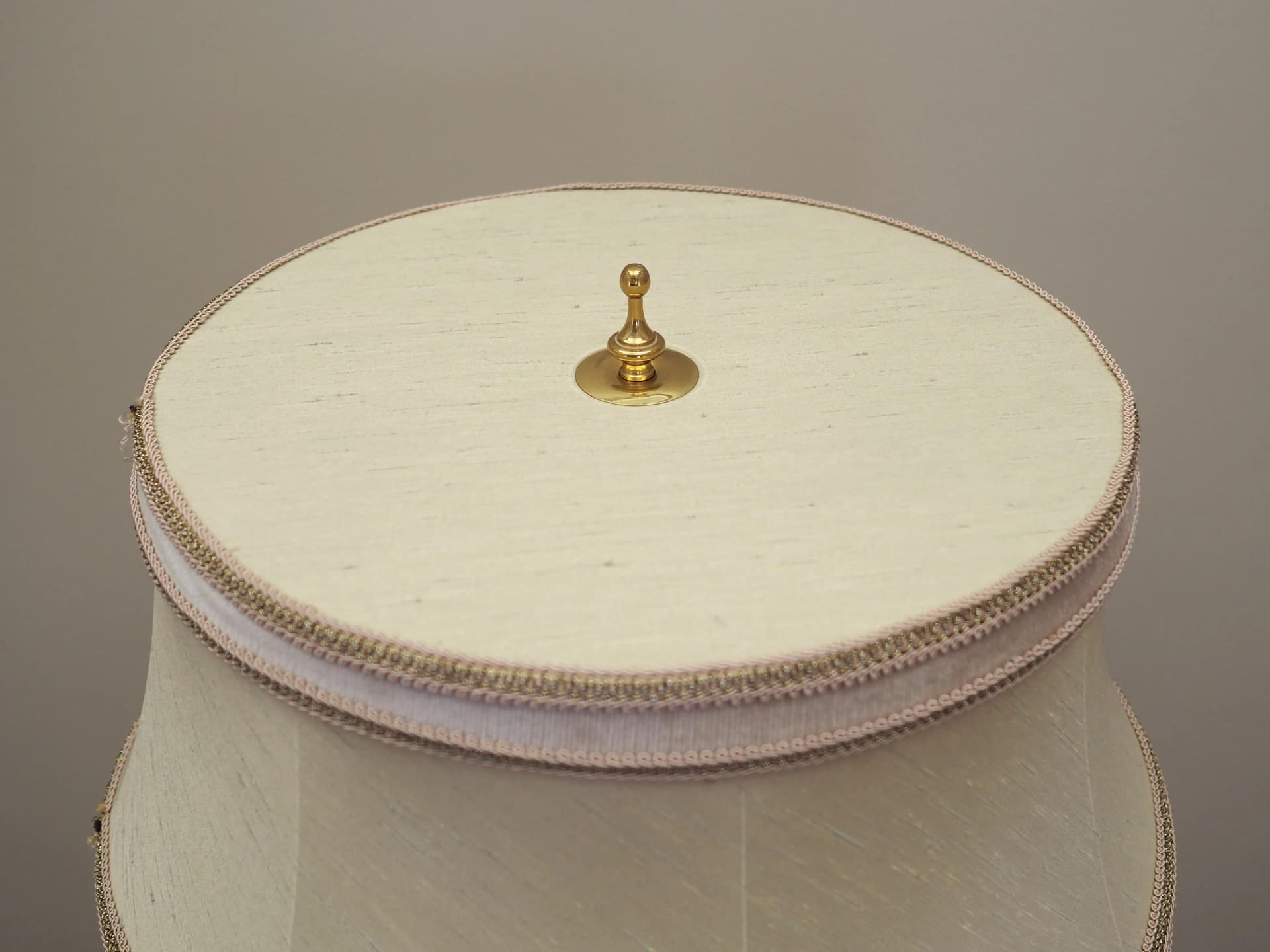 Lampa podłogowa, złoty metal, Dania, lata 70. - 42761