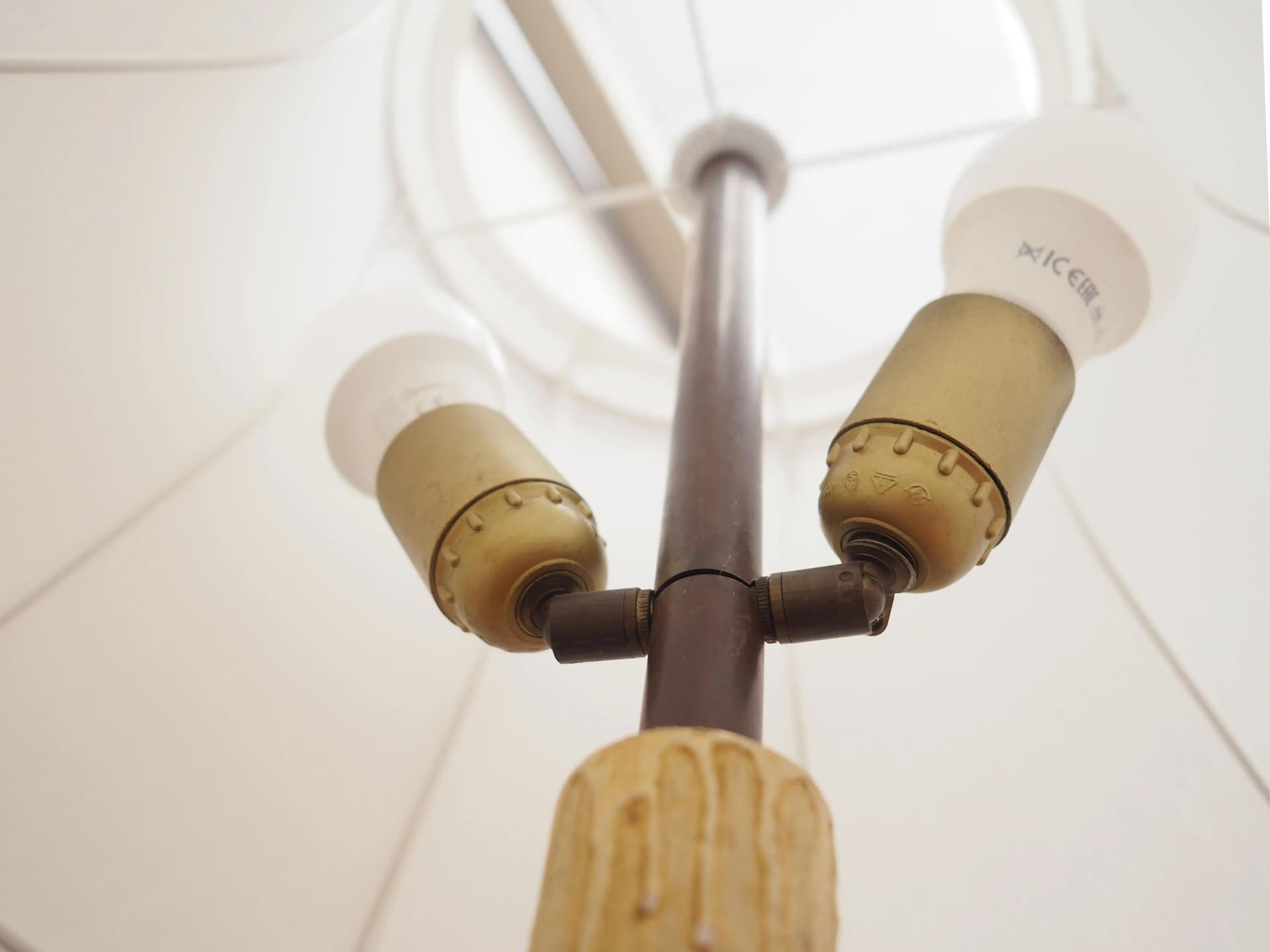 Lampa stołowa, ceramika róż, Dania, lata 70. - 42709