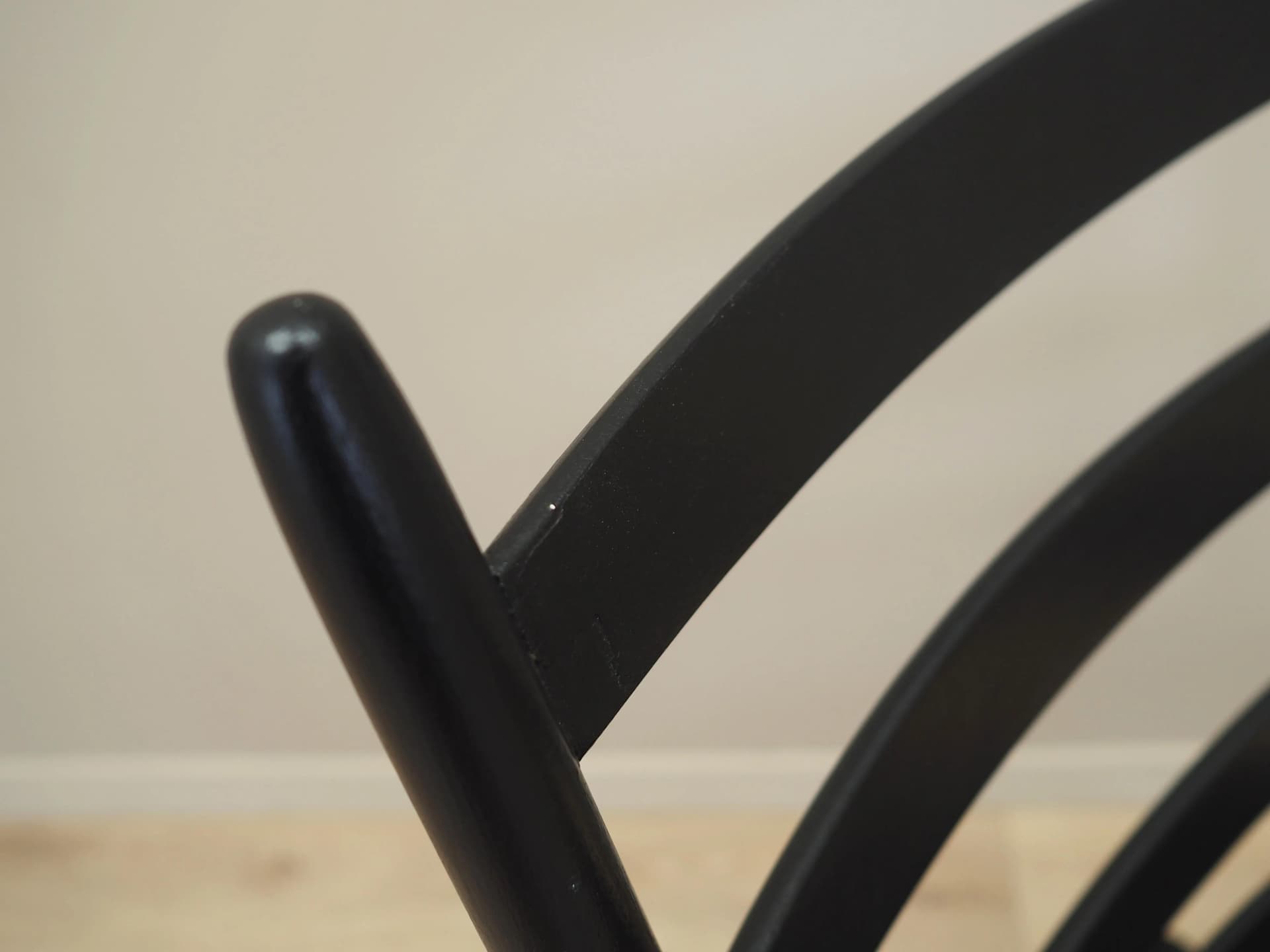 Fotel bujany, buk czarny, skóra czarna, Dania, lata 70. - 42703