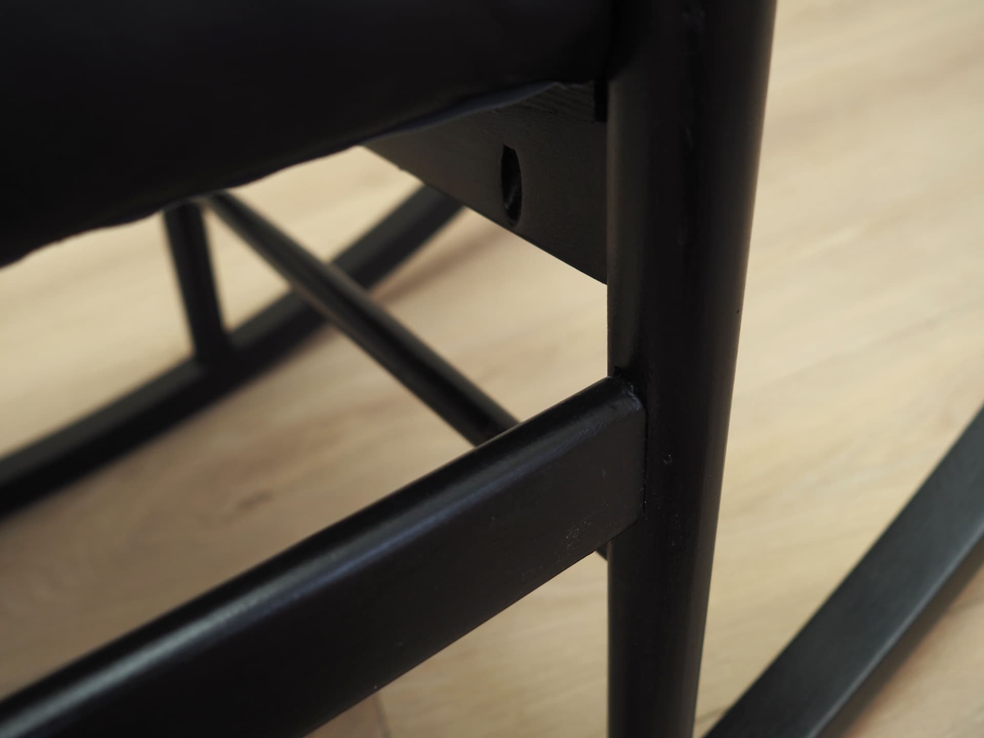 Fotel bujany, buk czarny, skóra czarna, Dania, lata 70. - 50971