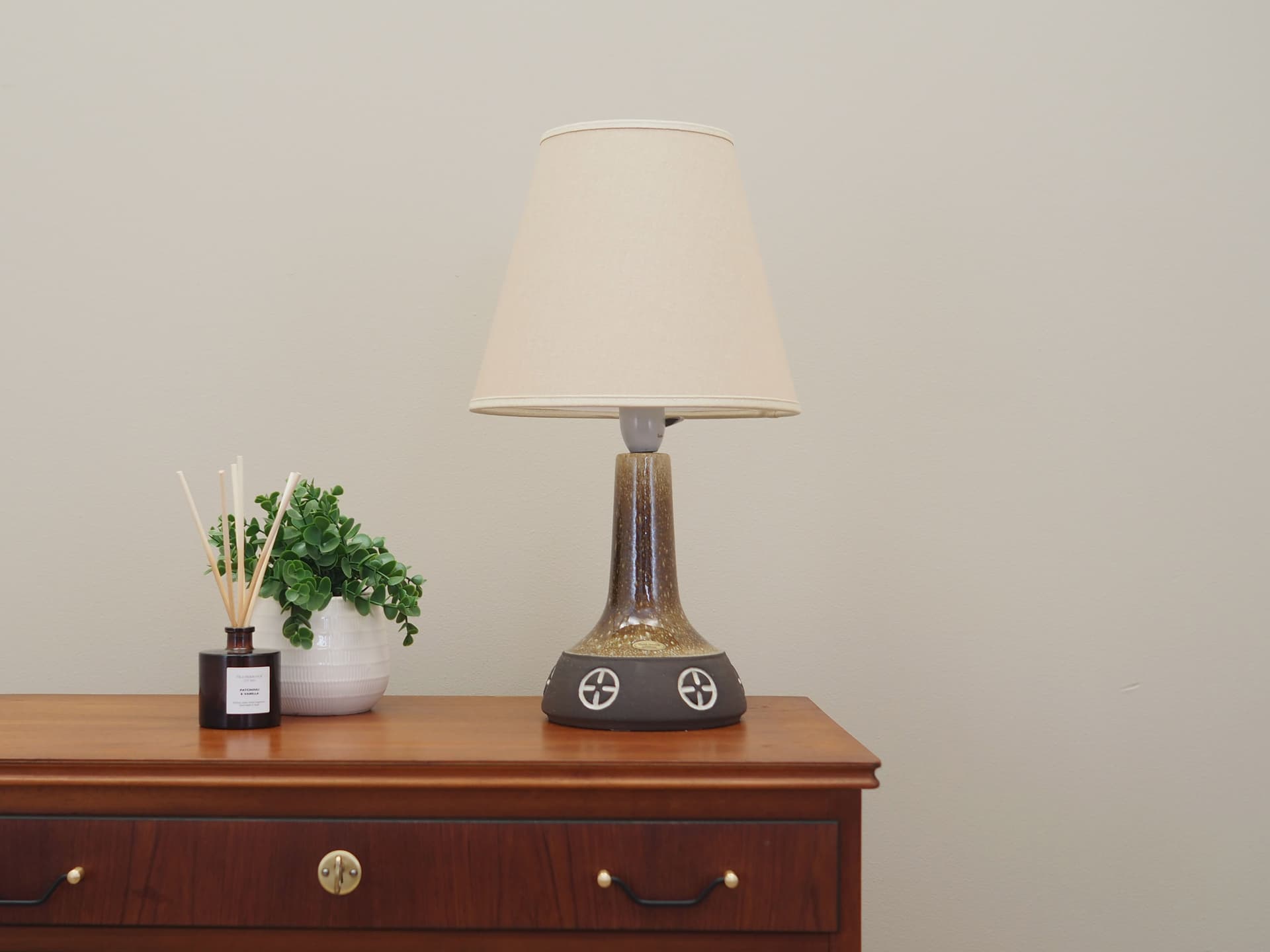 Table lamp, beige ceramics, Frank Keramik, Denmark, 1960s. - 50938