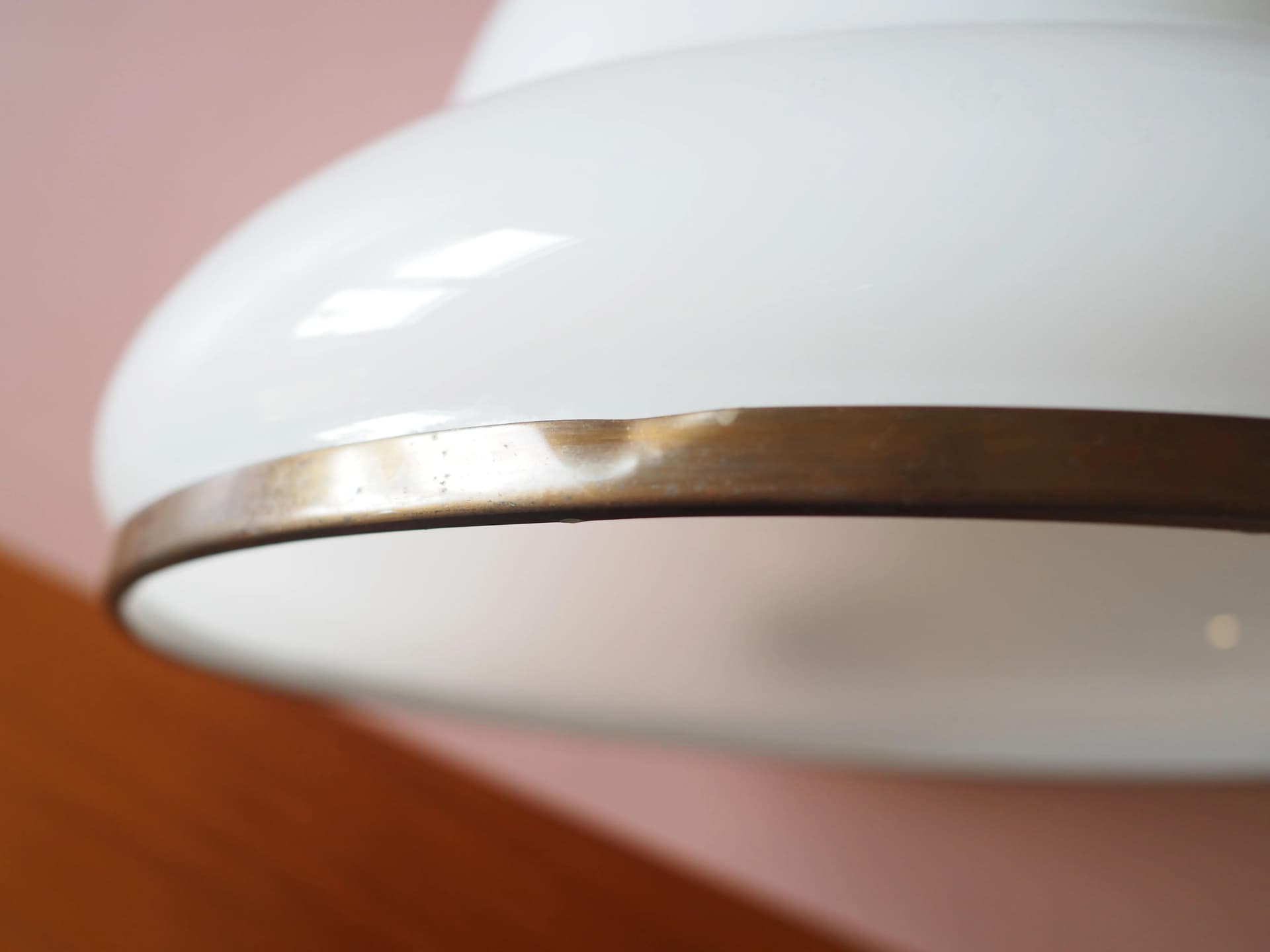 Lampa wisząca, skandynawski design, szkło białe, Skandynawia, lata 70. - 42635