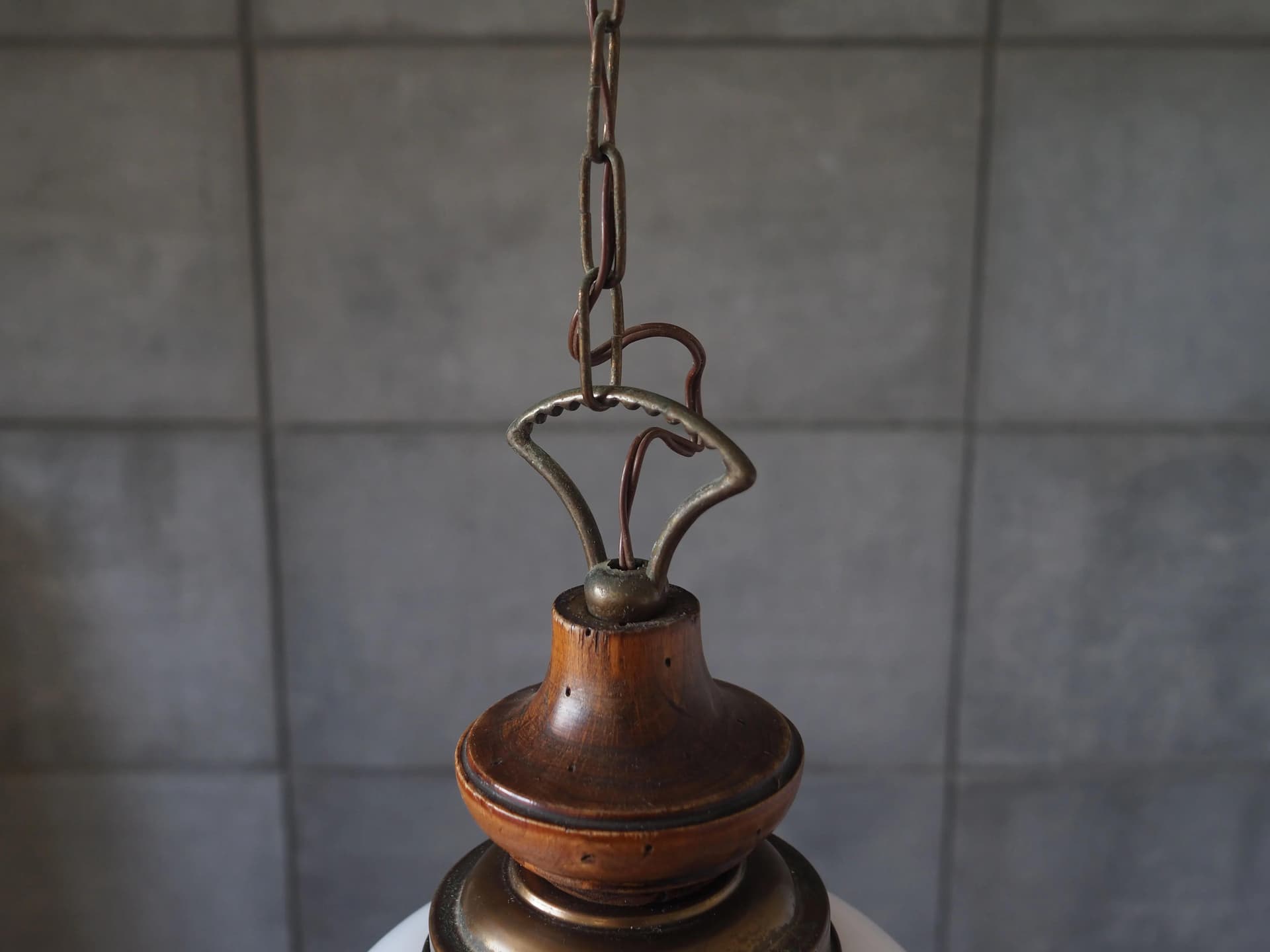 Lampa wisząca, skandynawski design, szkło białe, Skandynawia, lata 70. - 42638