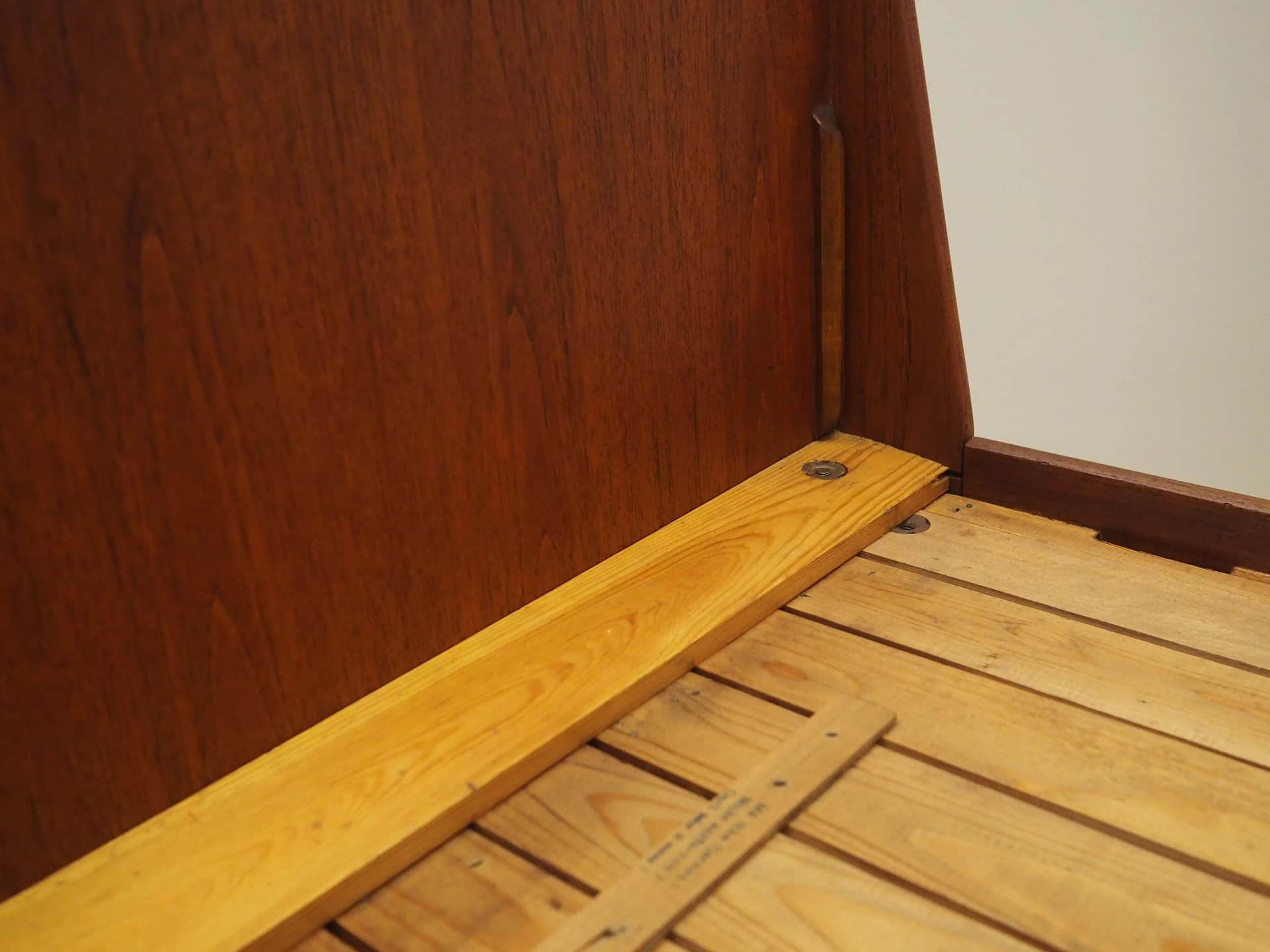 Children’s bed, brown teak, Denmark, 1970s. - 42627