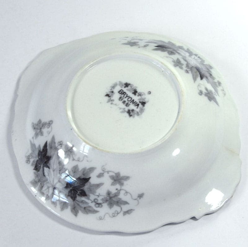 Serving Dish Bryonia, ivory white, faience, Utzschneider & Cie, Sarreguemines, France, late 19th/early 20th c. - 41400