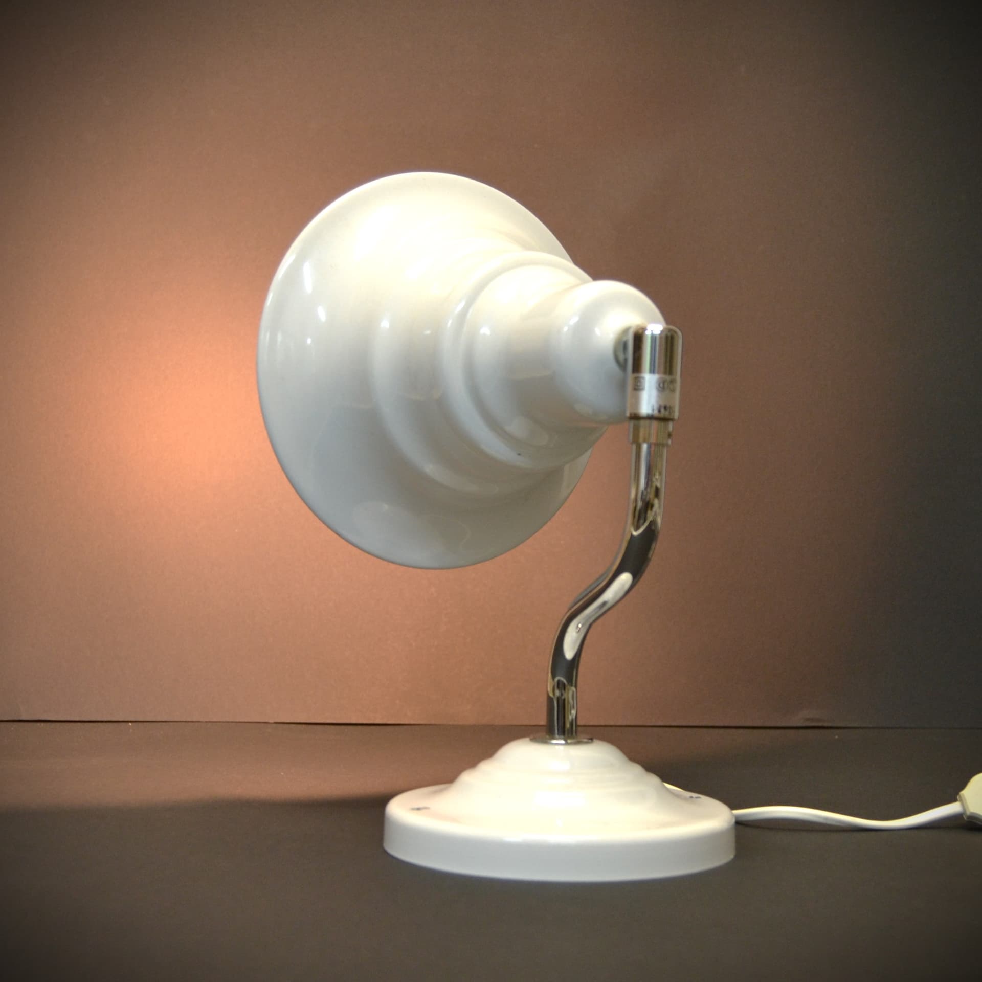 Lampa ścienna, ivory white, metal, proj. J. Winkler, Szwecja, lata 70. - 324