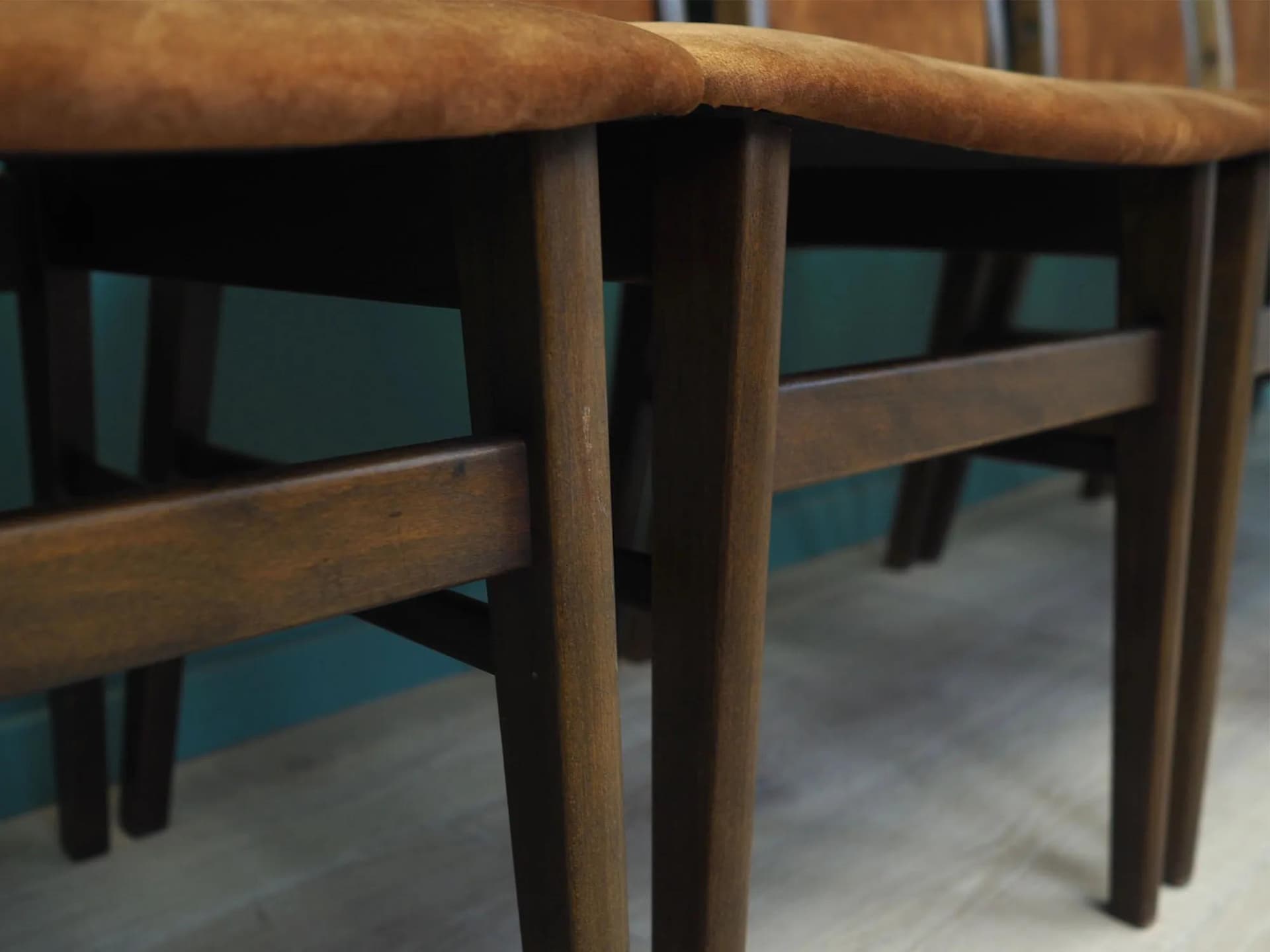 Komplet sześciu krzeseł, buk koniakowy, Dania, lata 60. - 43350