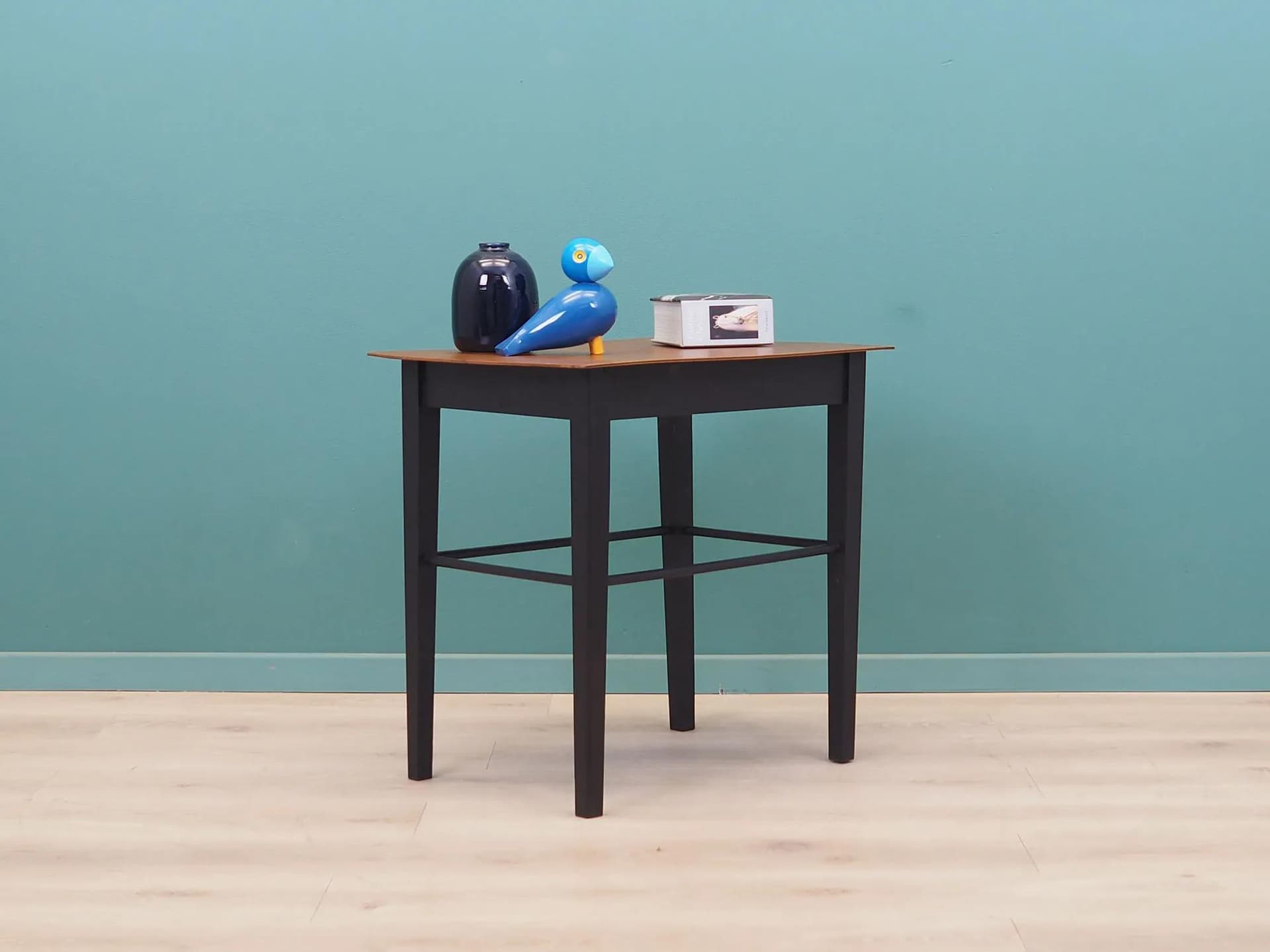 Coffee table, walnut, Denmark, 1970s. - 43339
