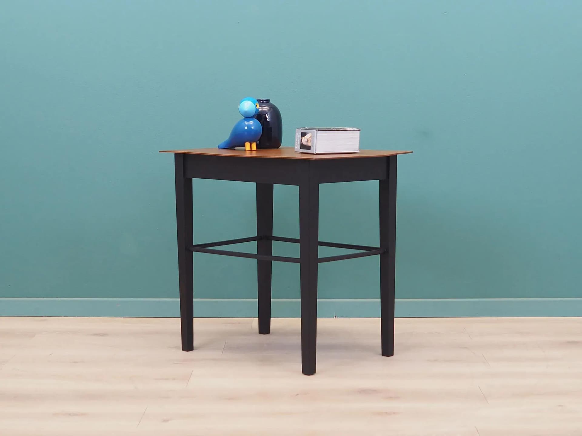 Coffee table, walnut, Denmark, 1970s. - 43338