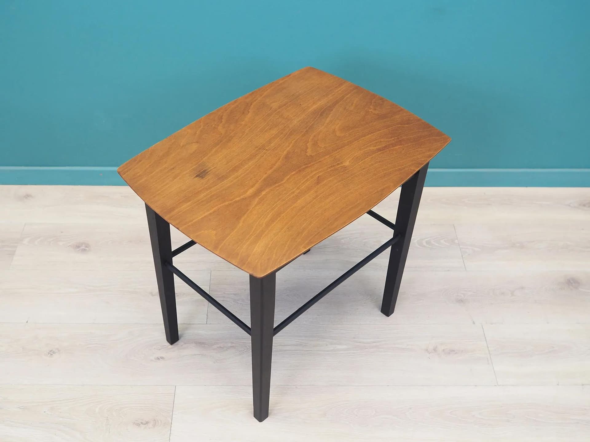 Coffee table, walnut, Denmark, 1970s. - 43340