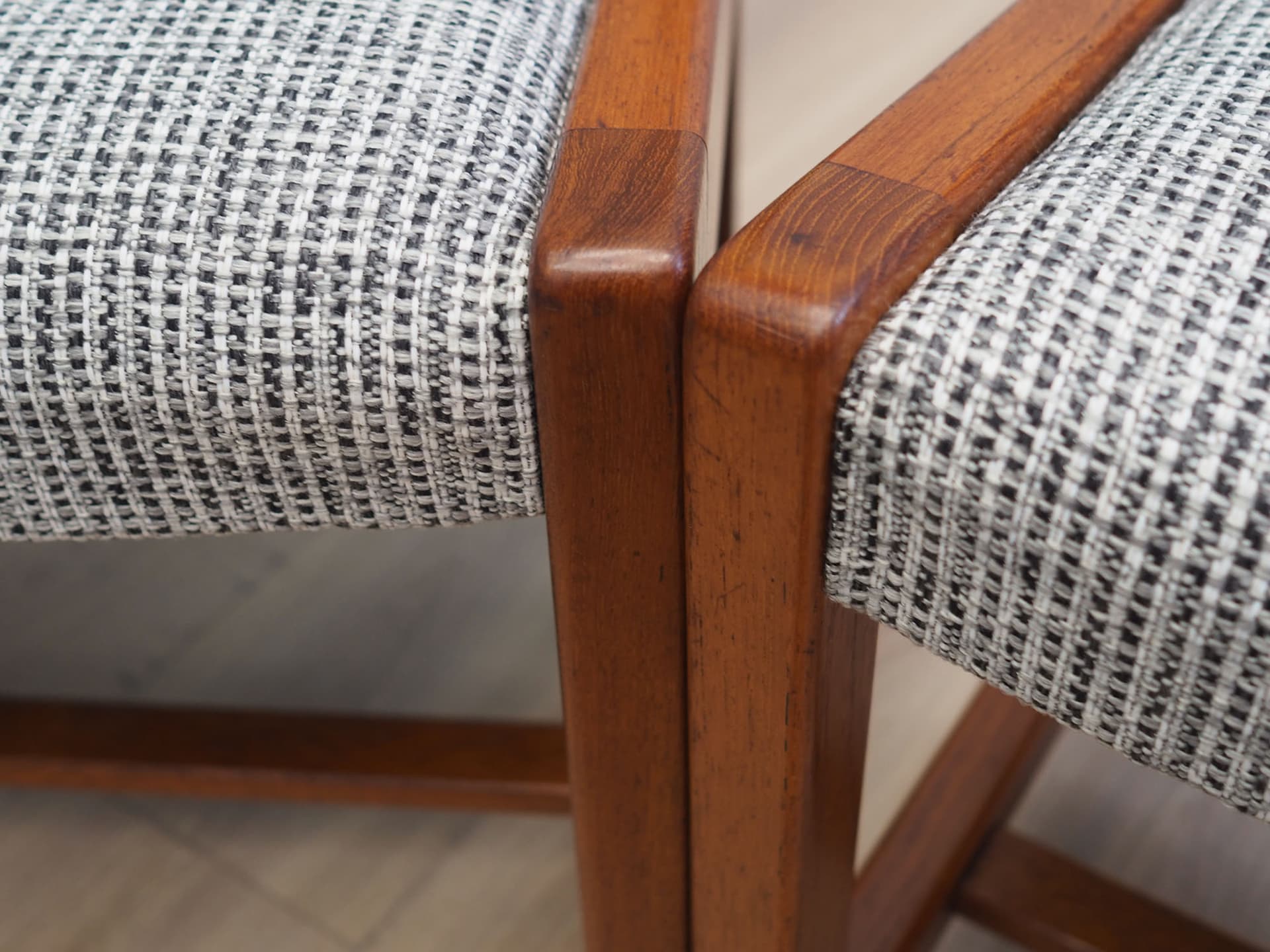 Komplet pięciu krzeseł, teak, tkanina szara, Dania, lata 70. - 51472