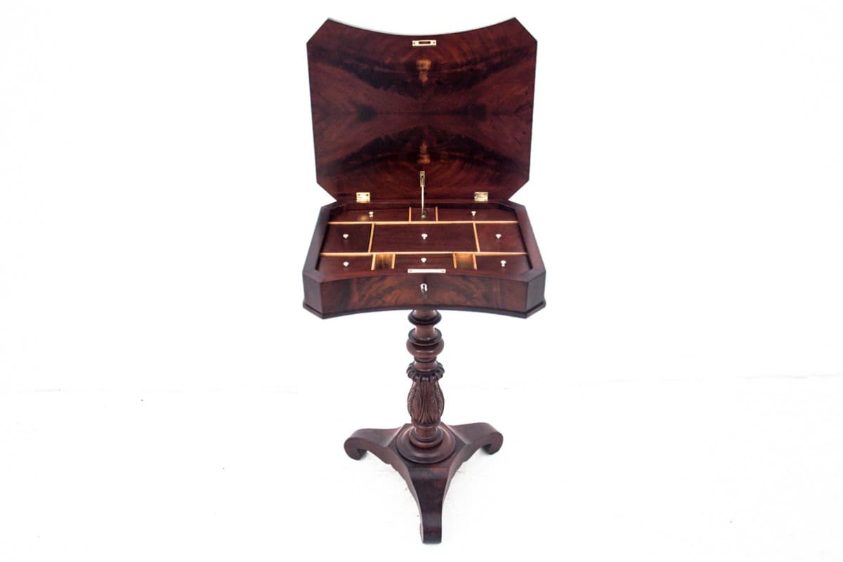 Mahoniowy stolik typu niciak, styl Biedermeier, Szwecja, lata 60. XIX w. - 47491