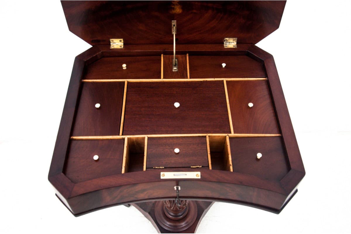 Mahoniowy stolik typu niciak, styl Biedermeier, Szwecja, lata 60. XIX w. - 47495