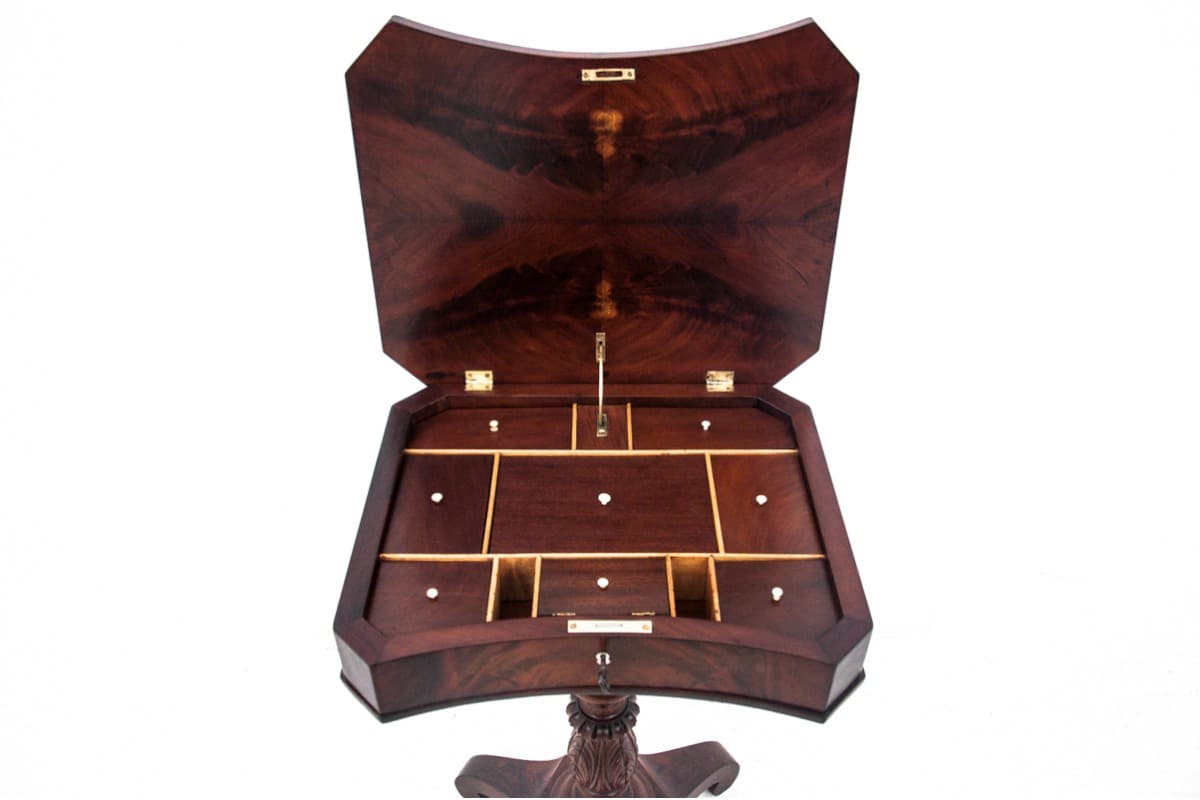 Mahoniowy stolik typu niciak, styl Biedermeier, Szwecja, lata 60. XIX w. - 47494