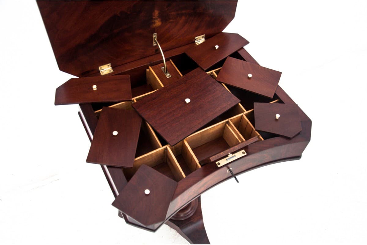 Mahoniowy stolik typu niciak, styl Biedermeier, Szwecja, lata 60. XIX w. - 47496