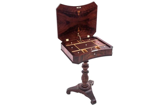 Mahoniowy stolik typu niciak, styl Biedermeier, Szwecja, lata 60. XIX w. - WYMIARY