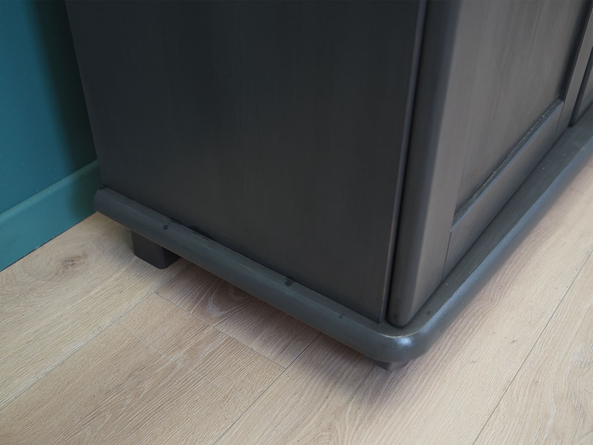 Kredens, skandynawski design, sosna szara, Dania, lata 80. - 50678