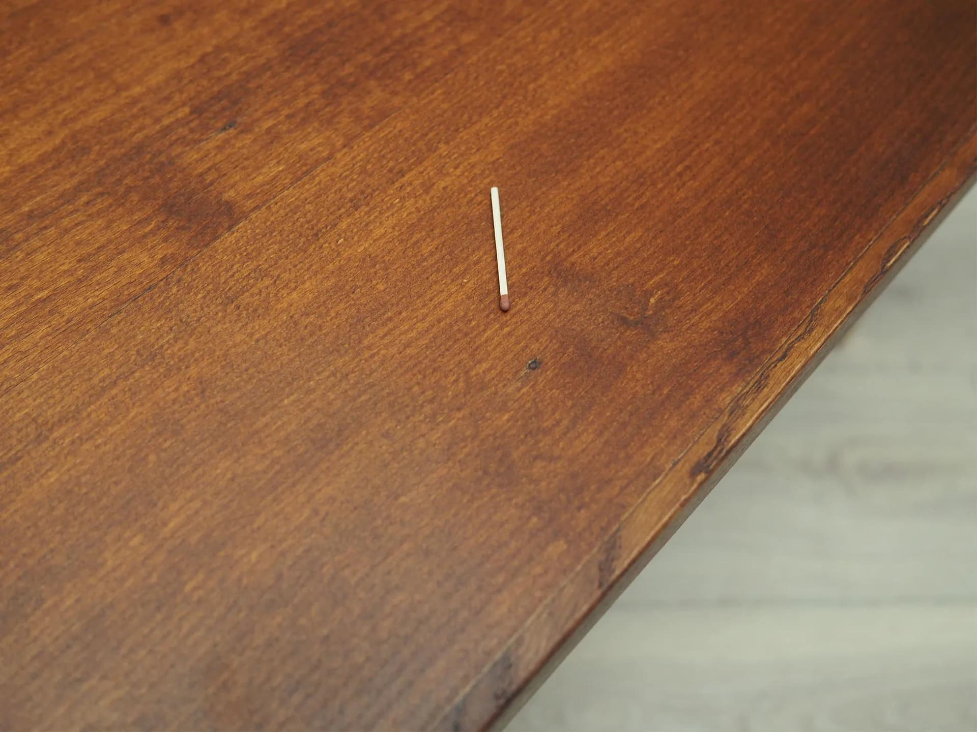 Stolik kawowy, sklejka brązowa, metal mosiężny, Dania, lata 70. - 43685