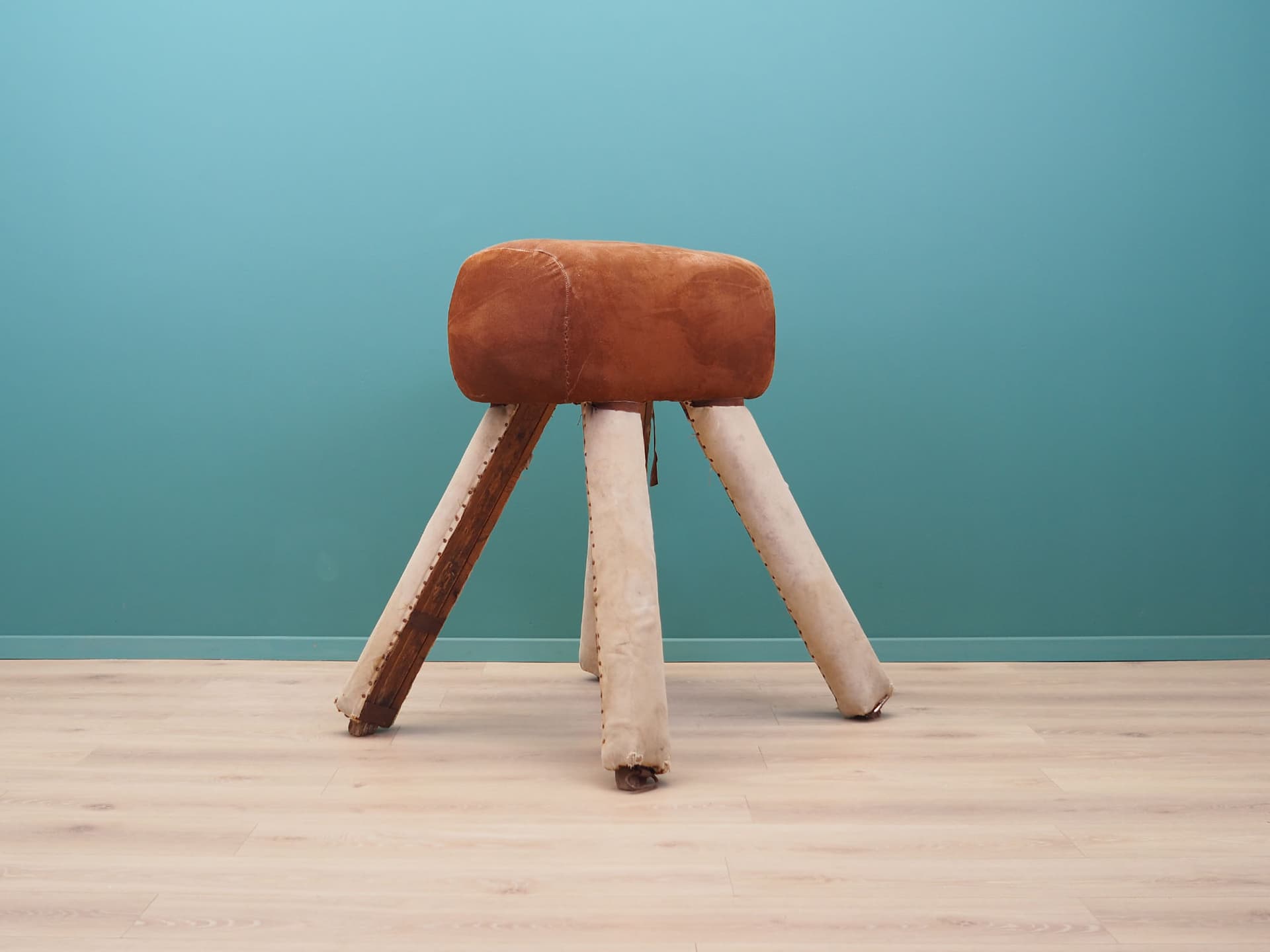 Koń gimnastyczny, skóra brązowa, drewno, Dania, lata 80. - 50506