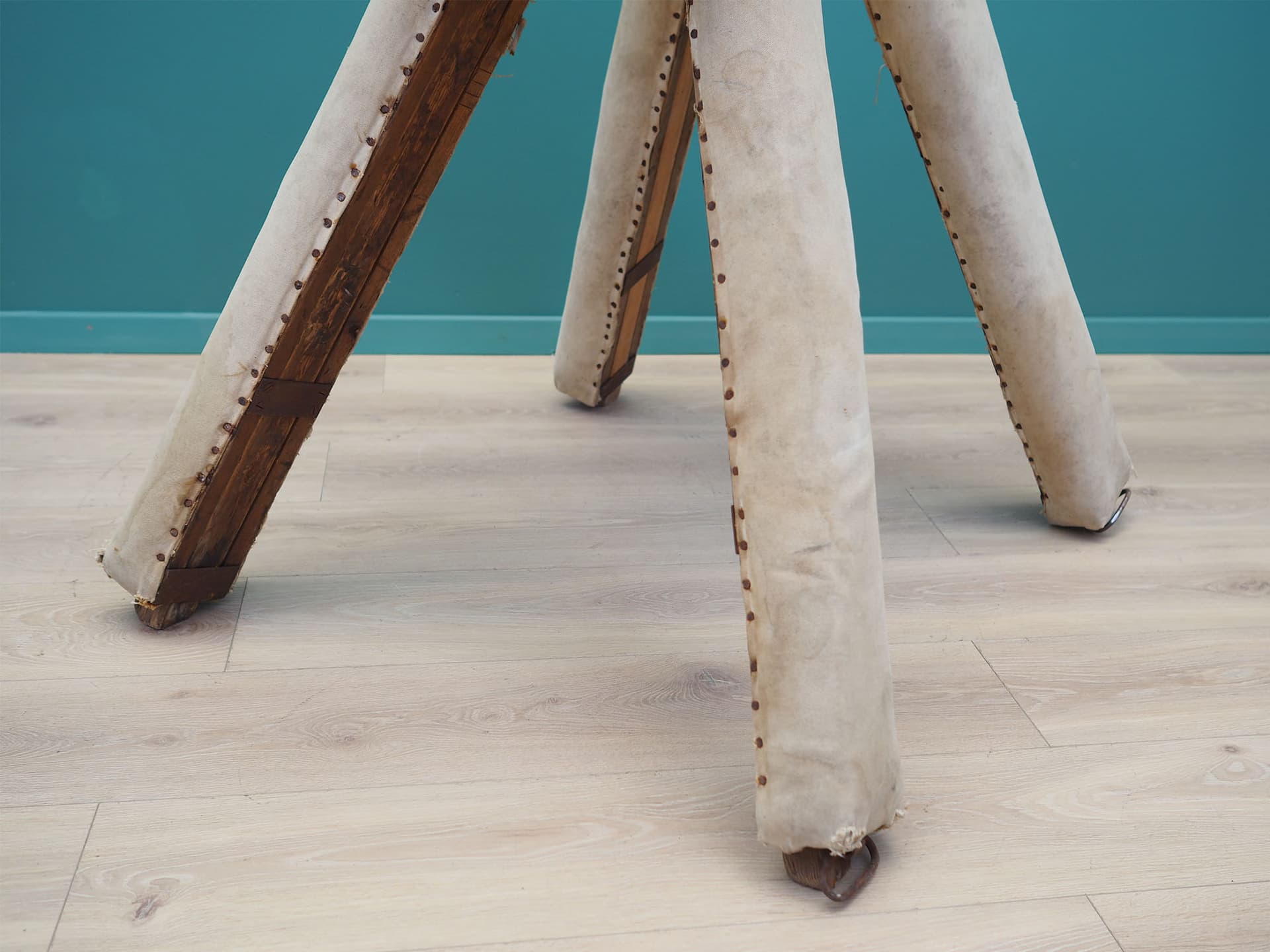 Koń gimnastyczny, skóra brązowa, drewno, Dania, lata 80. - 50502