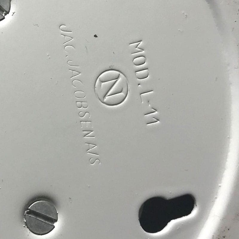 Lampa stołowa L 11, ivory white, metal, proj. J. Jacobsen, Norwegia, lata 50. - 44506