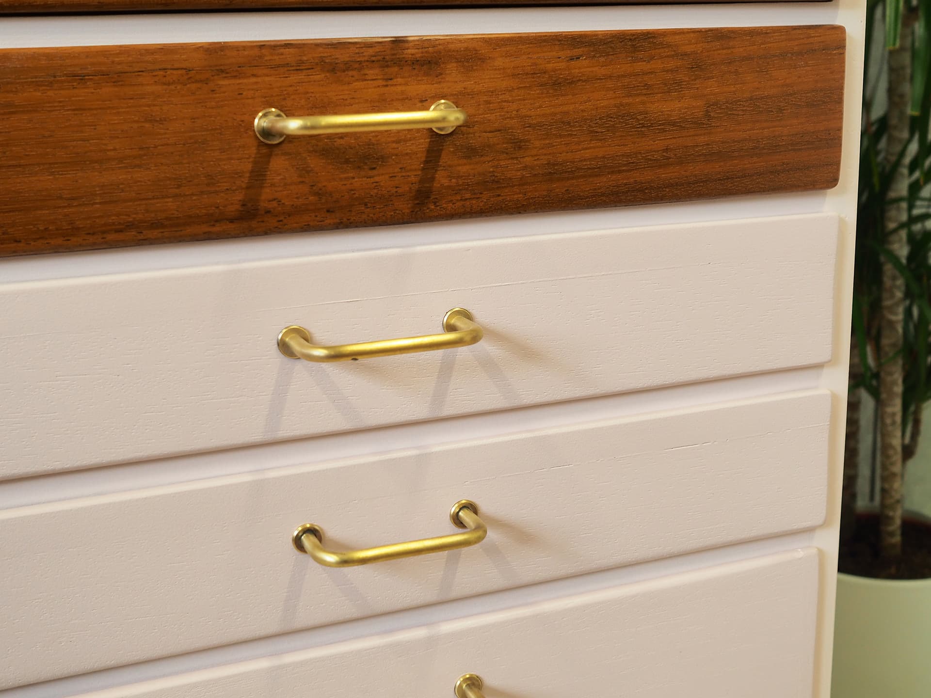Chest of drawers, pastel pink, teak, Denmark, 1970s. - 50401