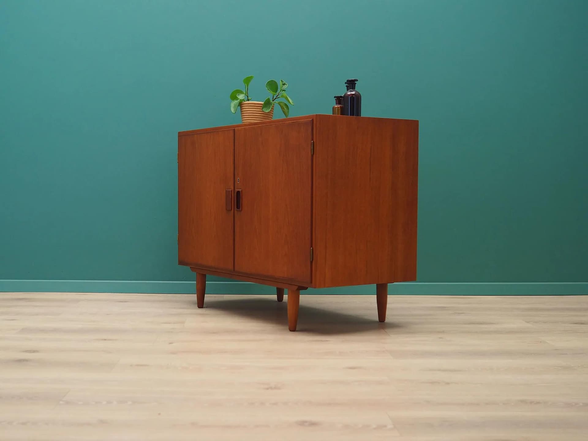 Cabinet, brown teak, by B. Mogensen, for Søborg Møbelfabrik, Denmark, 1960s. - 44580