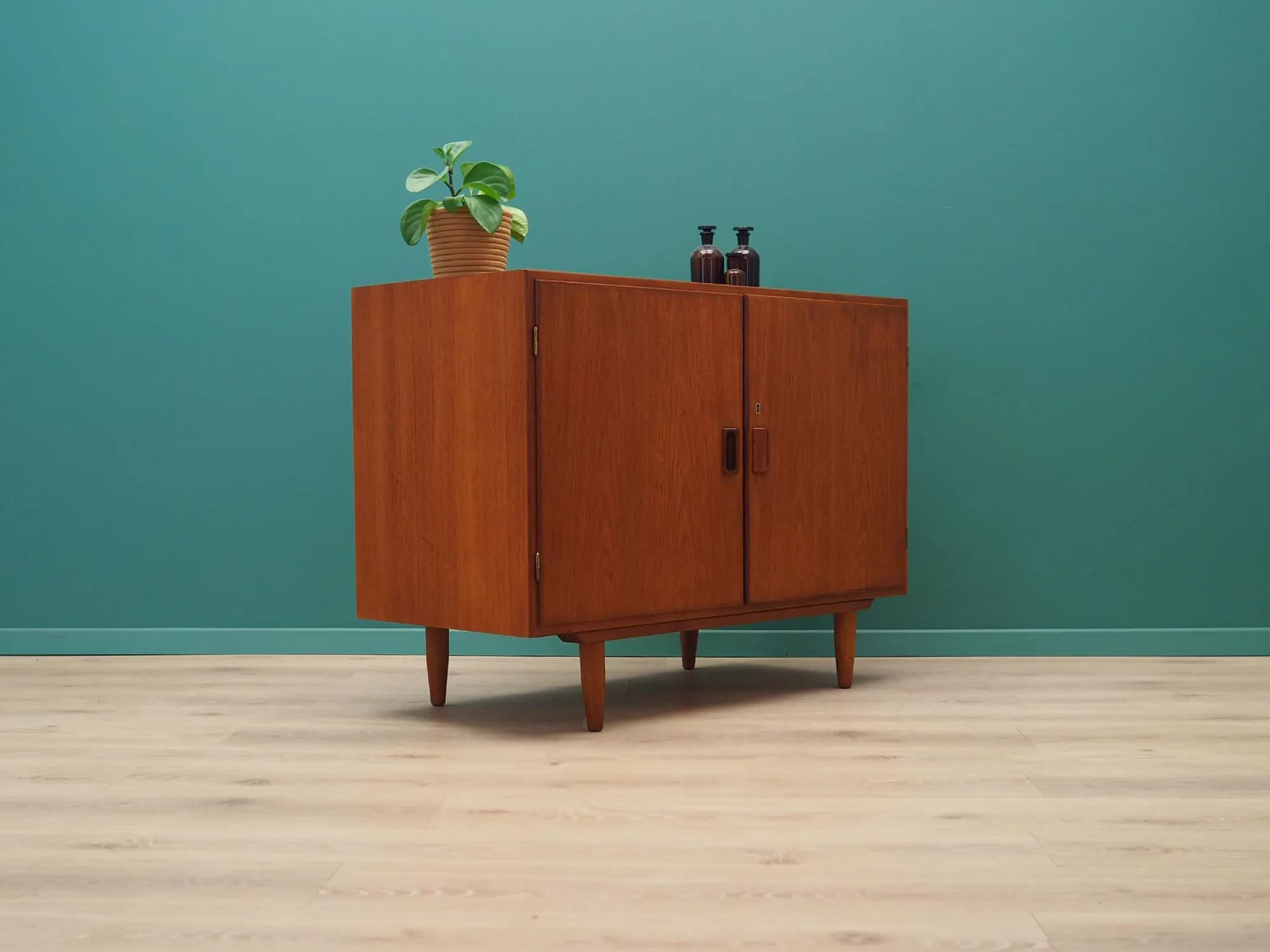 Cabinet, brown teak, by B. Mogensen, for Søborg Møbelfabrik, Denmark, 1960s. - 44579