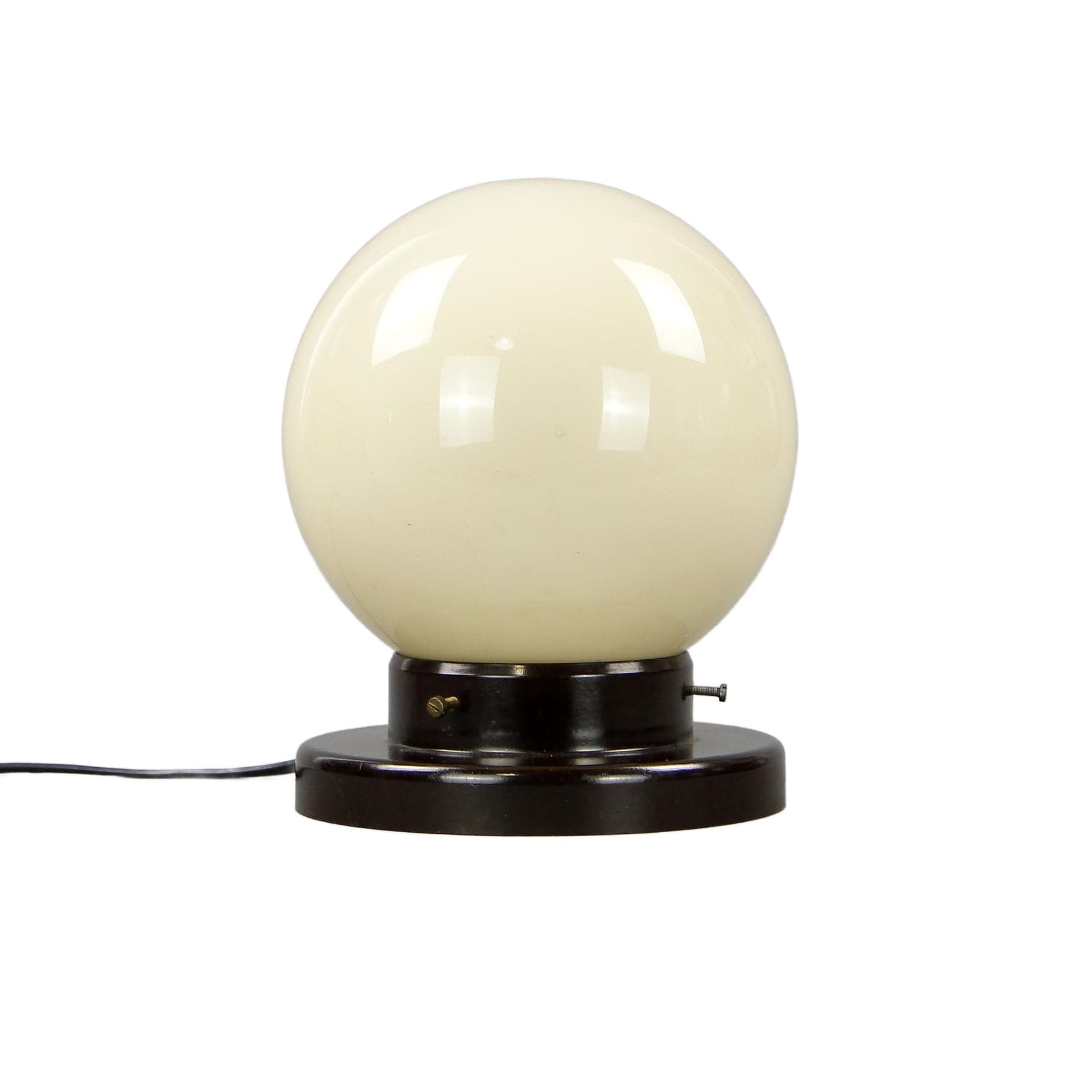 Lampa stołowa Art déco, szkło ecru, ebonit brązowy, Polska, lata 20.