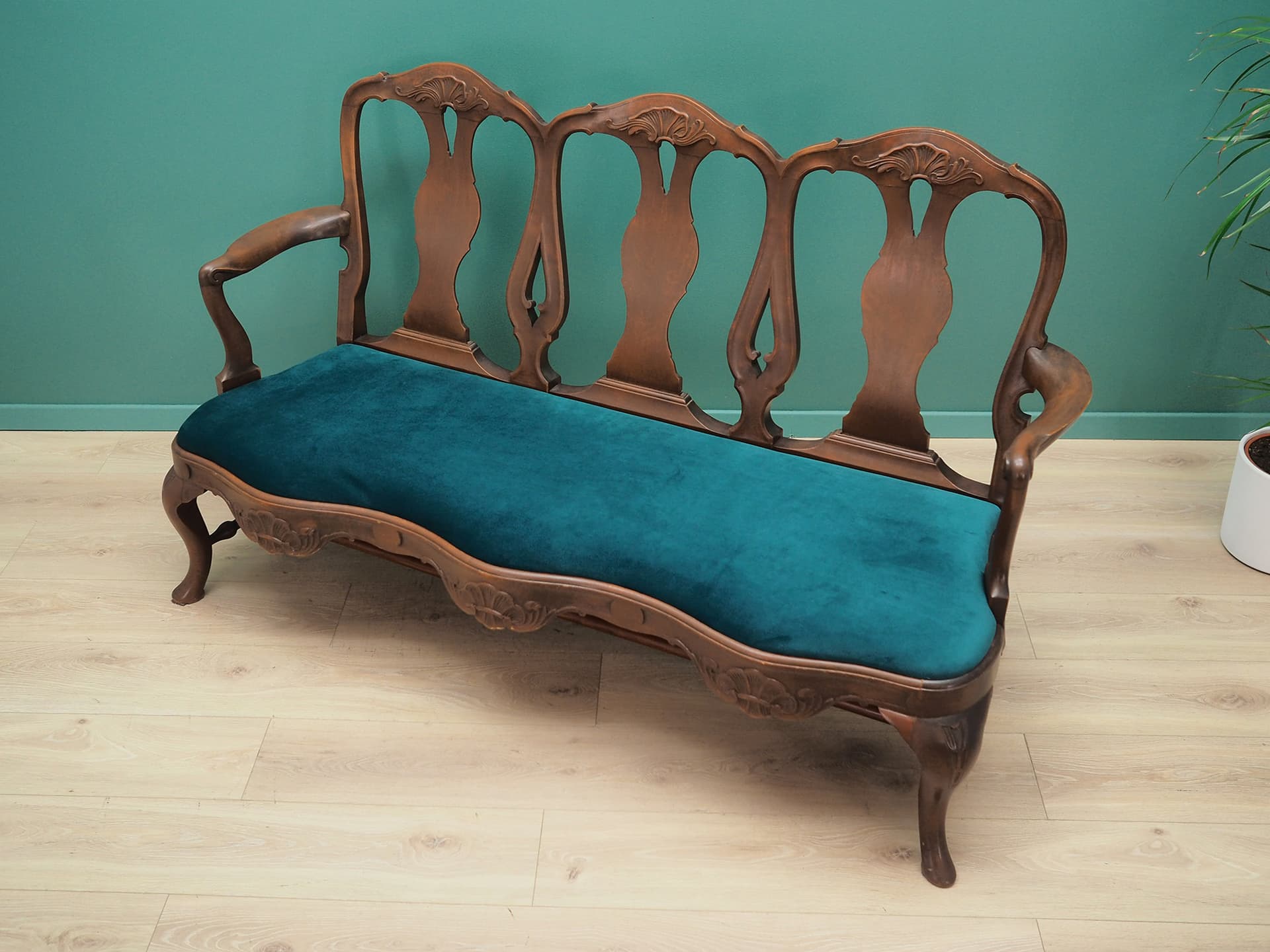 Komplet salonowy Chippendale, velvet turkus, orzech, Dania, lata 70. - 50243