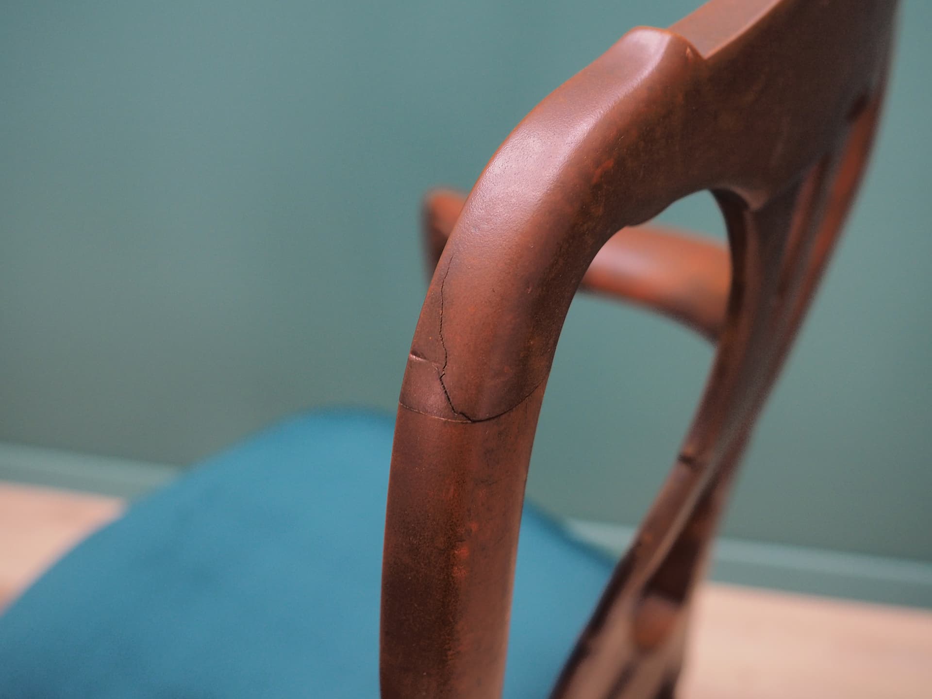 Komplet salonowy Chippendale, velvet turkus, orzech, Dania, lata 70. - 50242