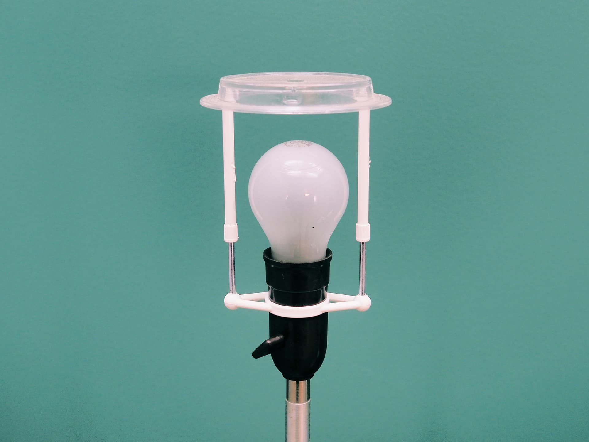 Lampa podłogowa, beżowy abażur, drewno orzech, Dania, lata 60. - 44693