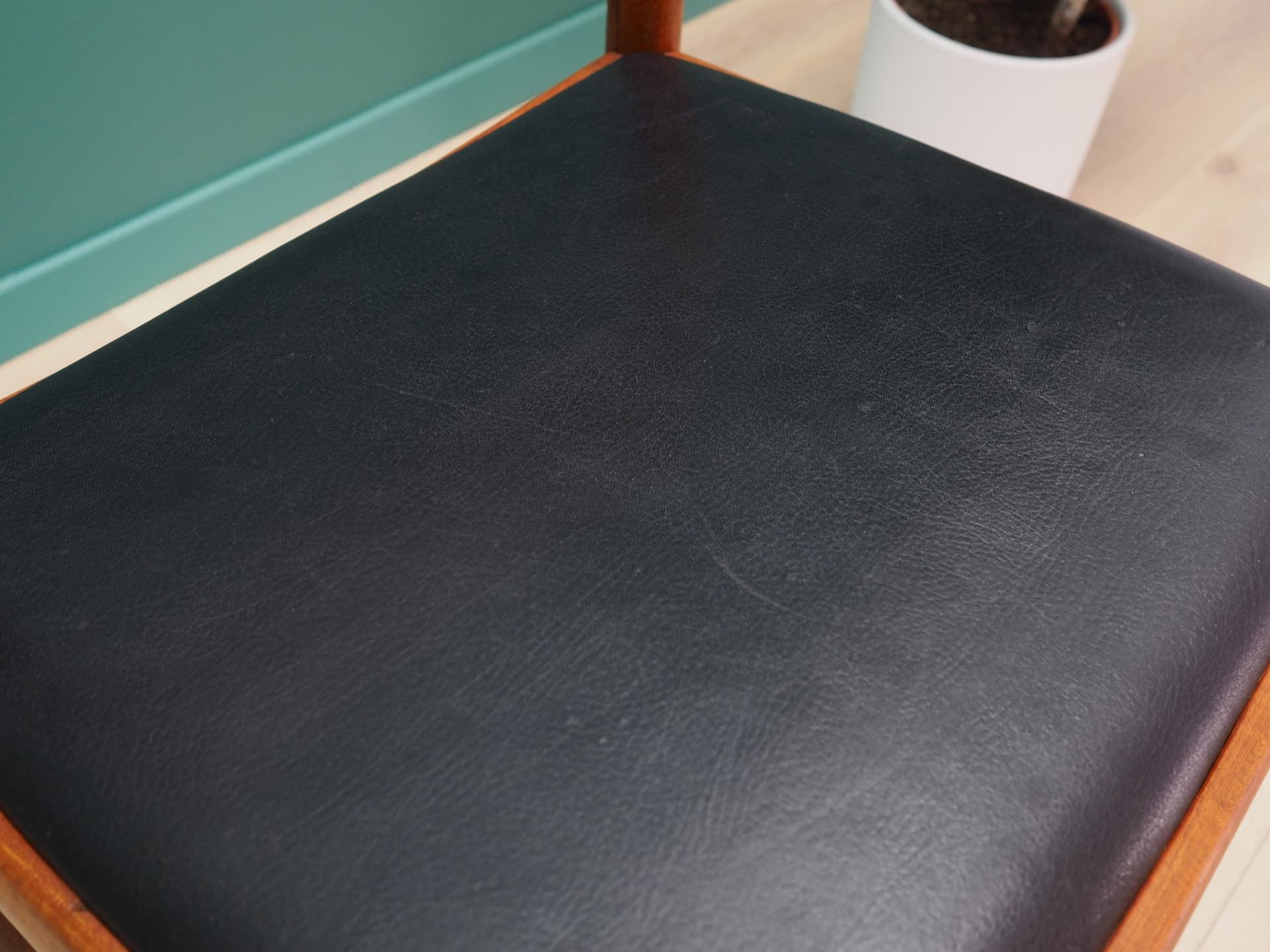 Komplet czterech krzeseł, teak czarny, proj. K. Kristiansen, dla Fritz Hansen, Dania, lata 70. - 44750